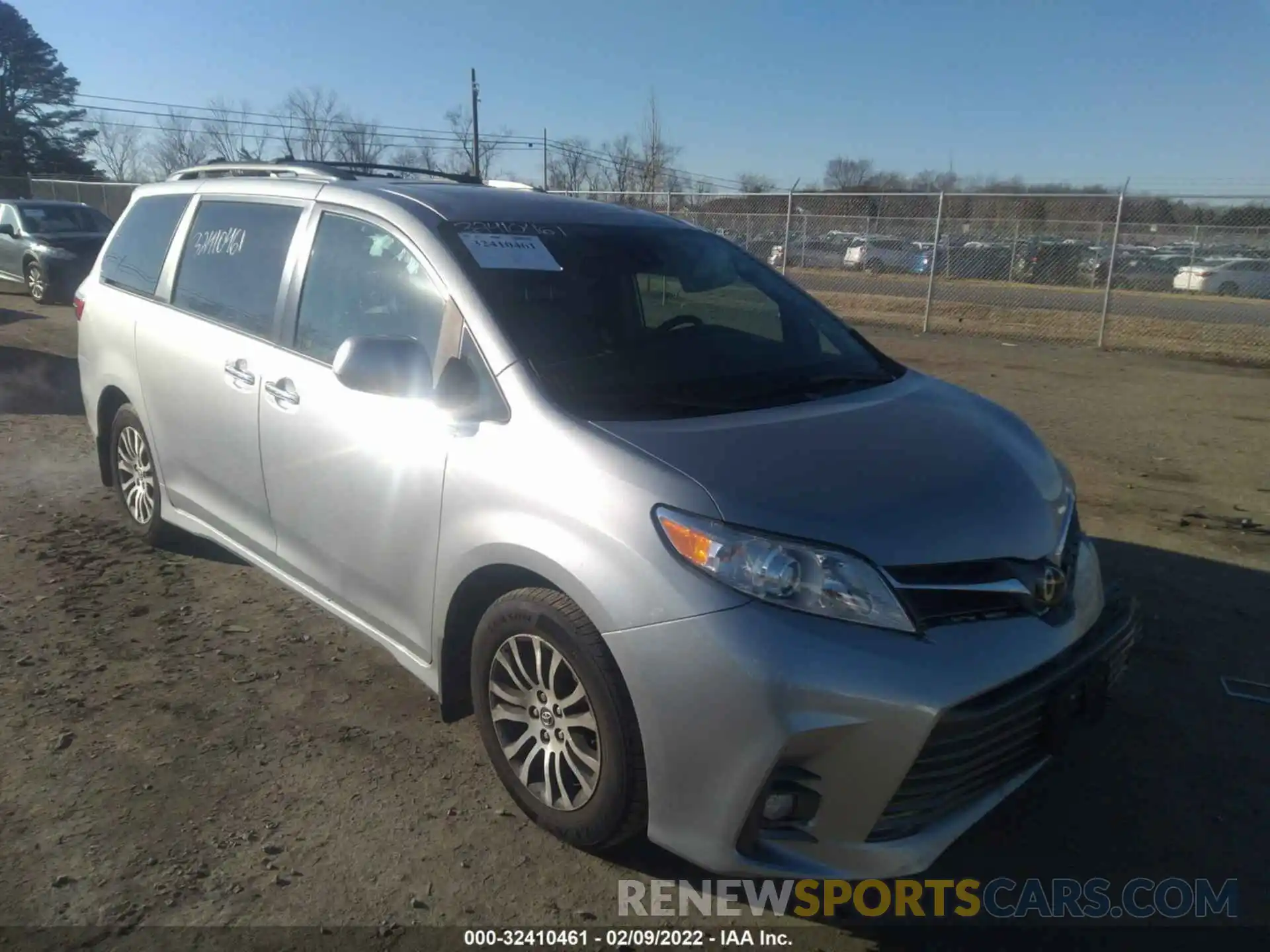 1 Photograph of a damaged car 5TDYZ3DC1KS973063 TOYOTA SIENNA 2019