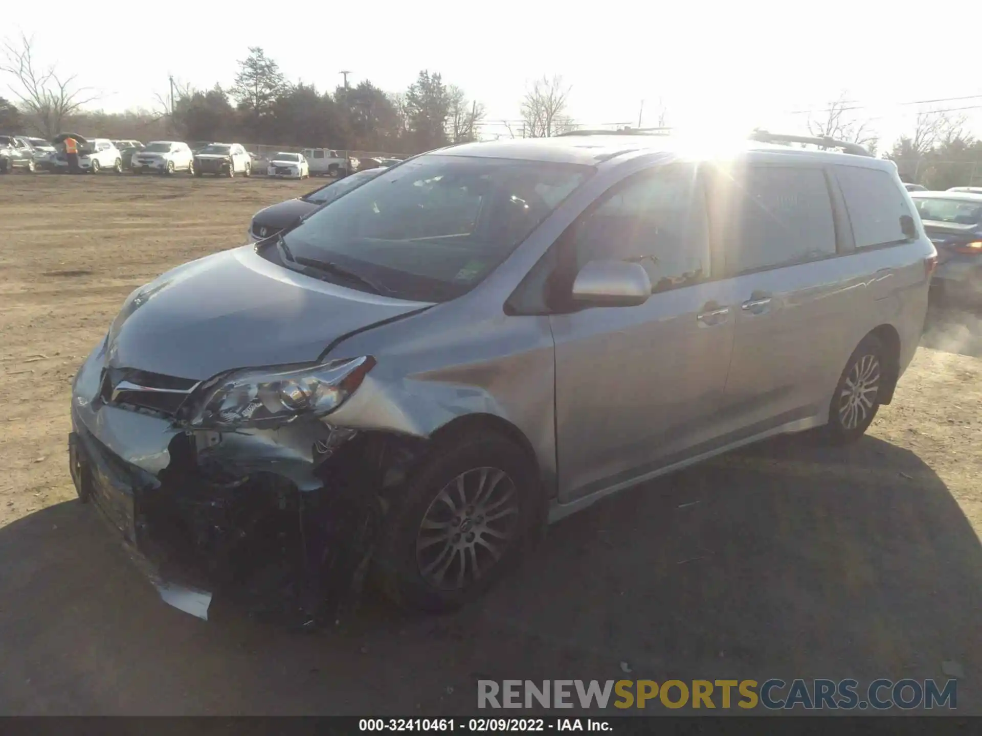 2 Photograph of a damaged car 5TDYZ3DC1KS973063 TOYOTA SIENNA 2019