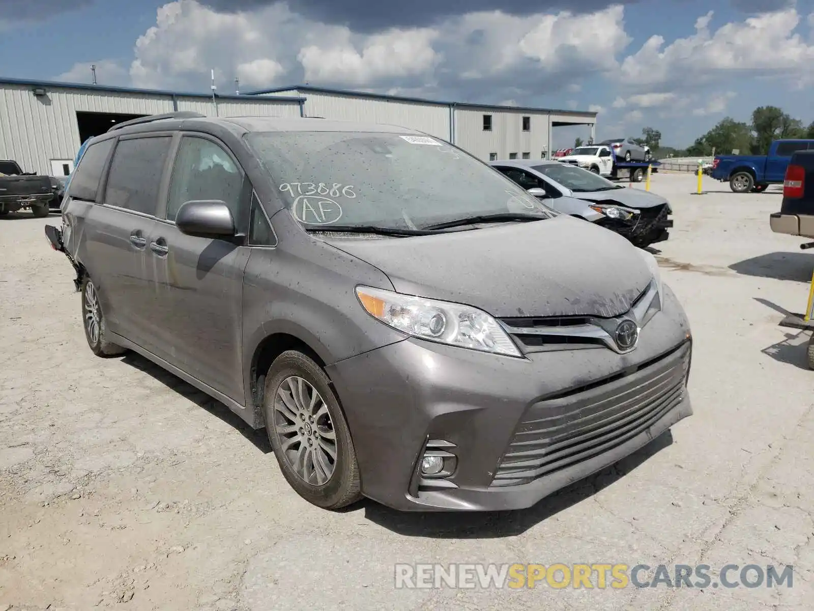 1 Фотография поврежденного автомобиля 5TDYZ3DC1KS973886 TOYOTA SIENNA 2019