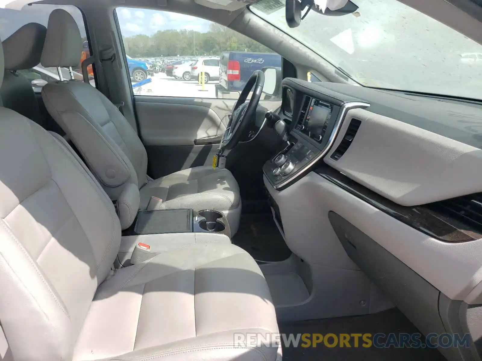 5 Photograph of a damaged car 5TDYZ3DC1KS973886 TOYOTA SIENNA 2019