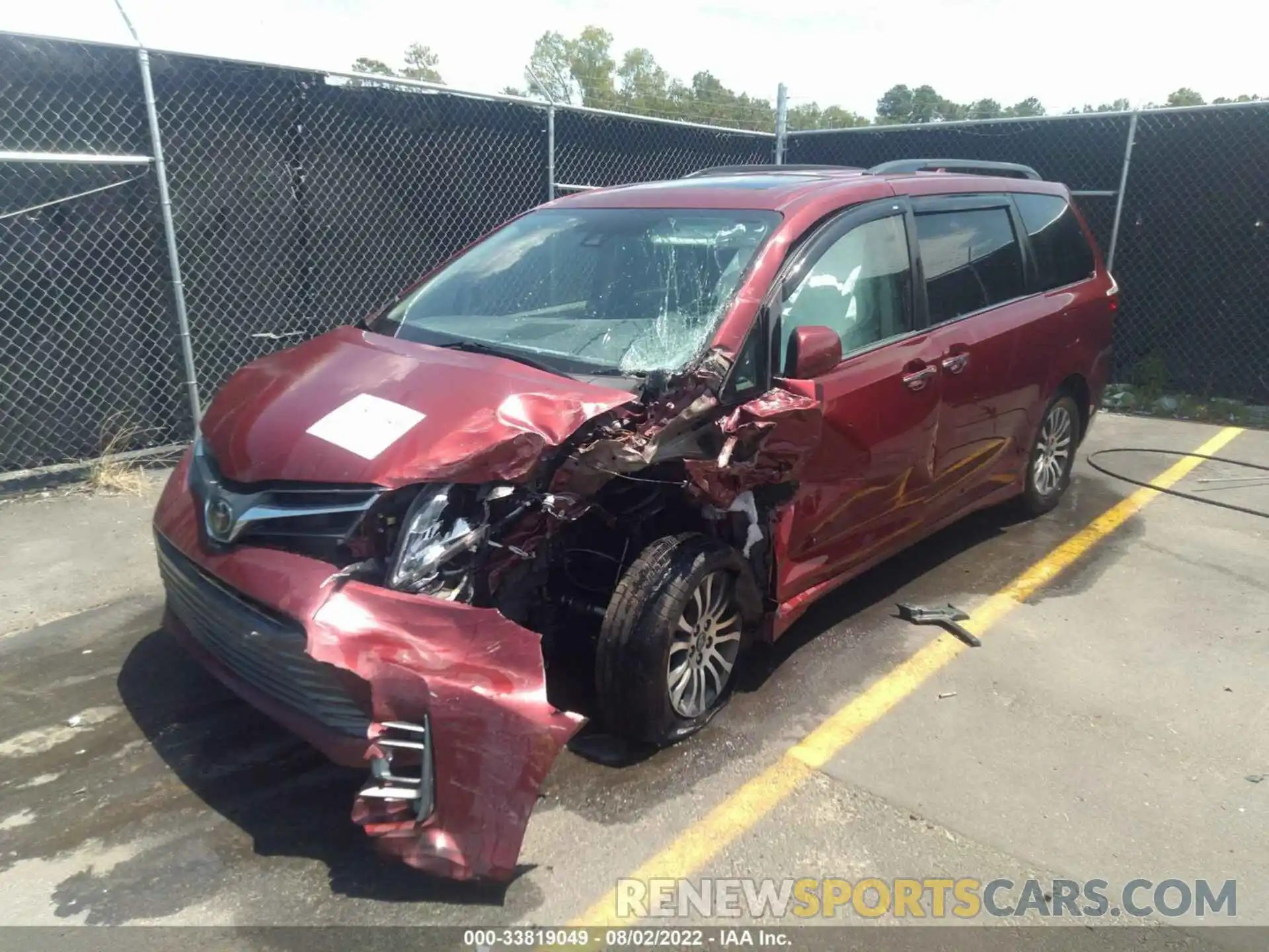 2 Photograph of a damaged car 5TDYZ3DC1KS976299 TOYOTA SIENNA 2019