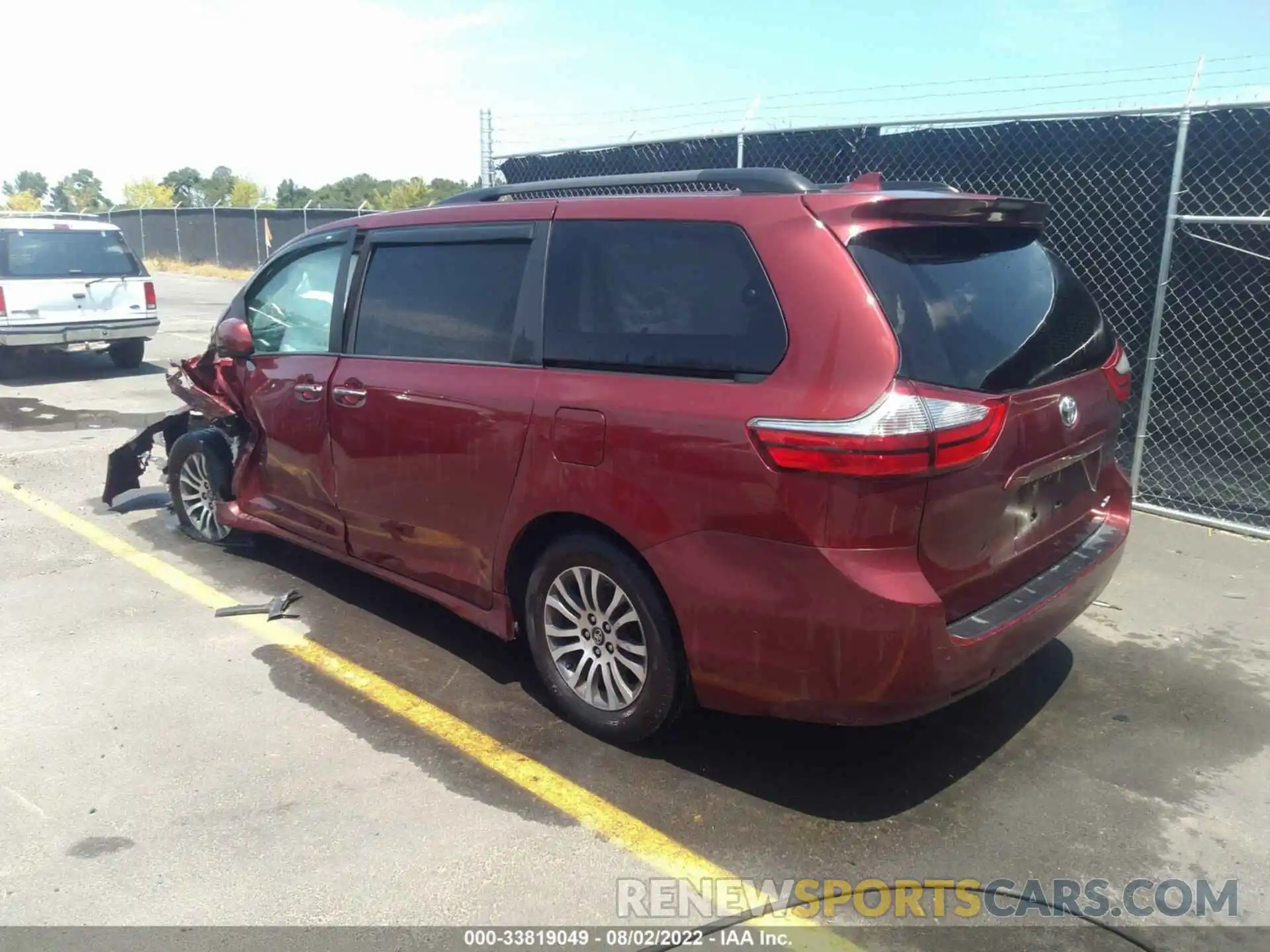 3 Photograph of a damaged car 5TDYZ3DC1KS976299 TOYOTA SIENNA 2019