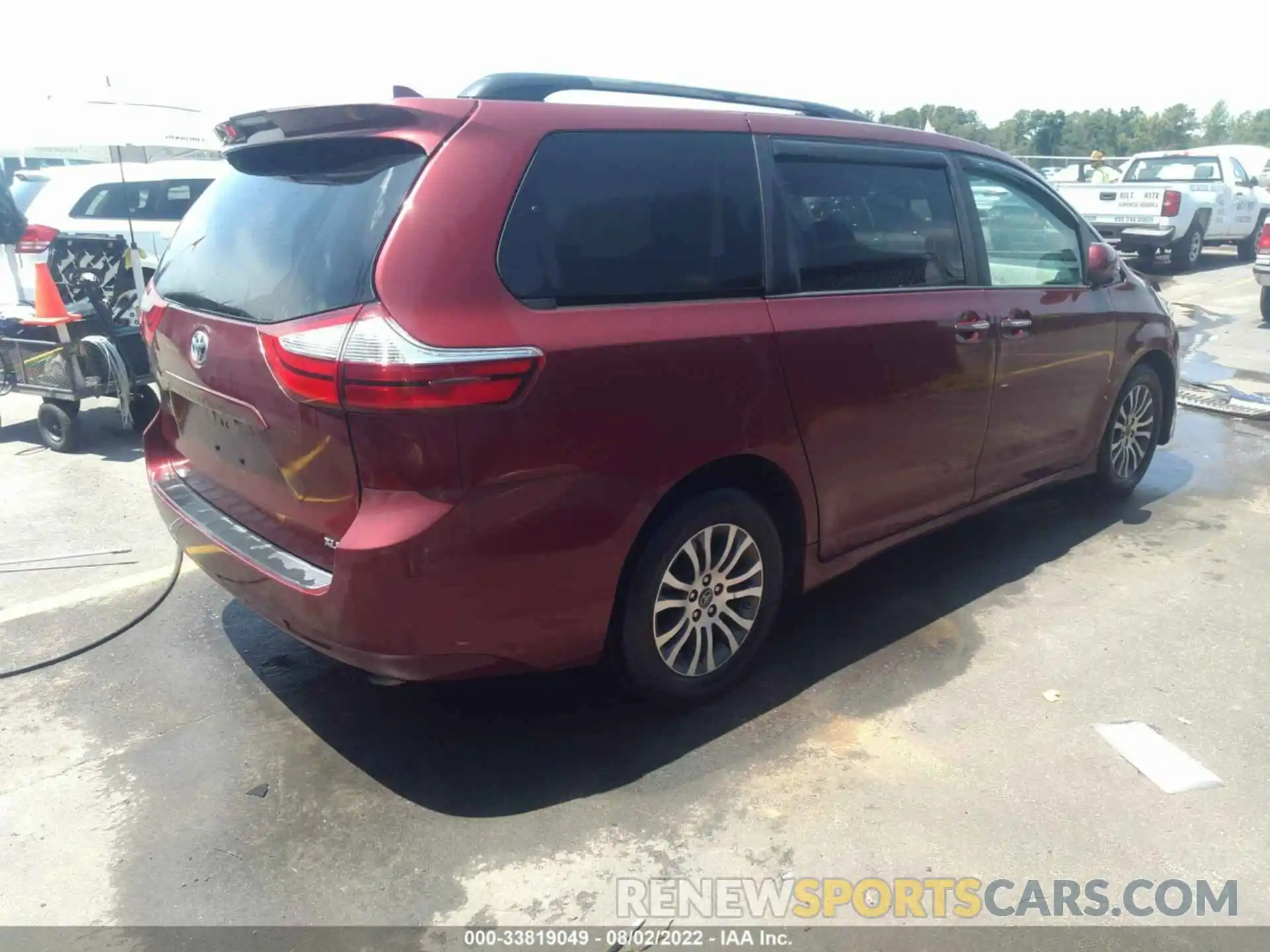 4 Photograph of a damaged car 5TDYZ3DC1KS976299 TOYOTA SIENNA 2019