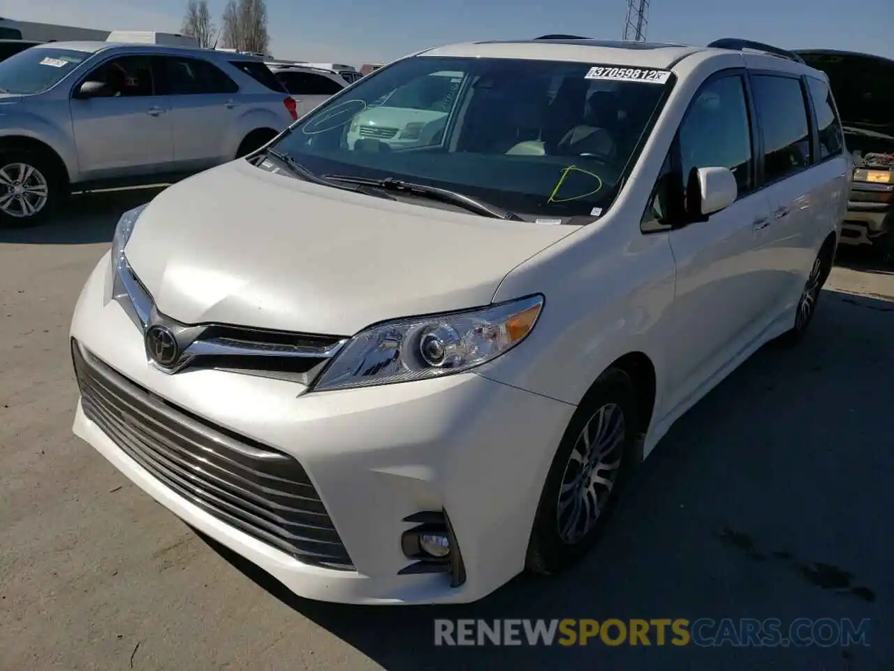 2 Photograph of a damaged car 5TDYZ3DC1KS977078 TOYOTA SIENNA 2019