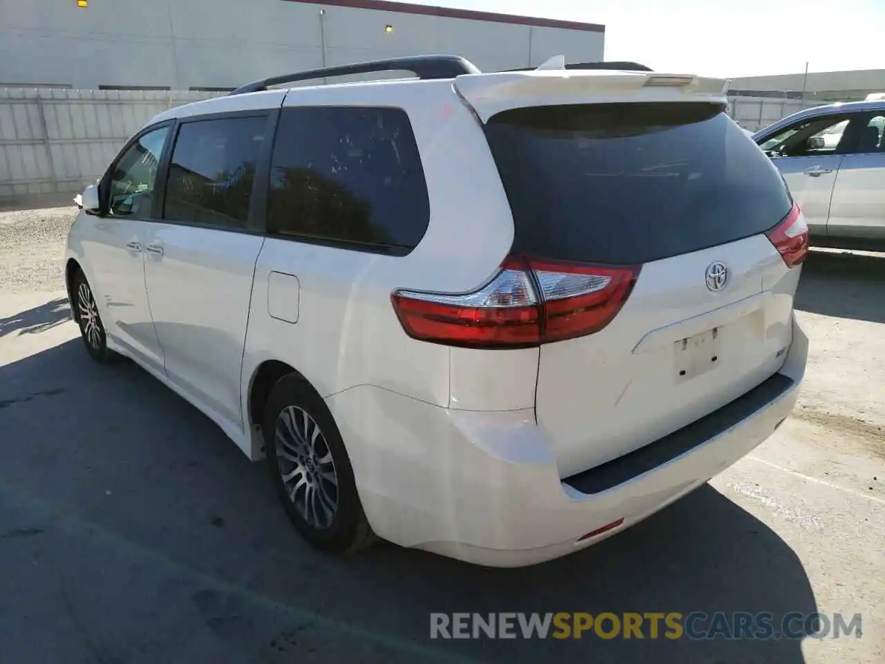 3 Photograph of a damaged car 5TDYZ3DC1KS977078 TOYOTA SIENNA 2019