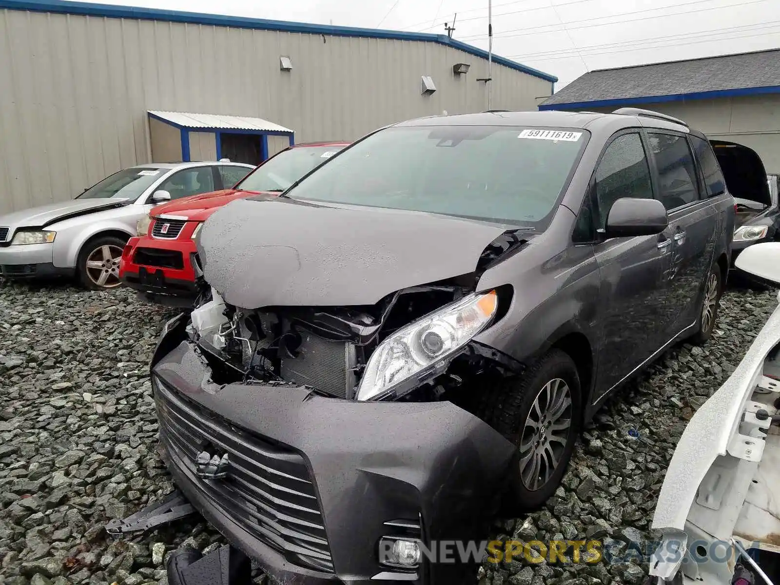 2 Photograph of a damaged car 5TDYZ3DC1KS977579 TOYOTA SIENNA 2019