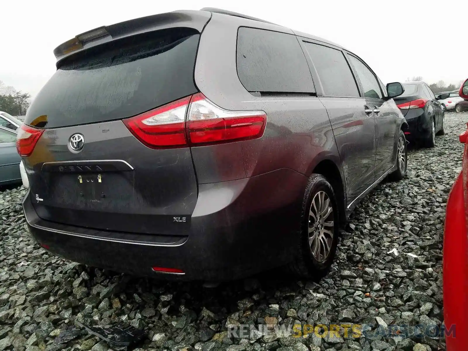 4 Photograph of a damaged car 5TDYZ3DC1KS977579 TOYOTA SIENNA 2019