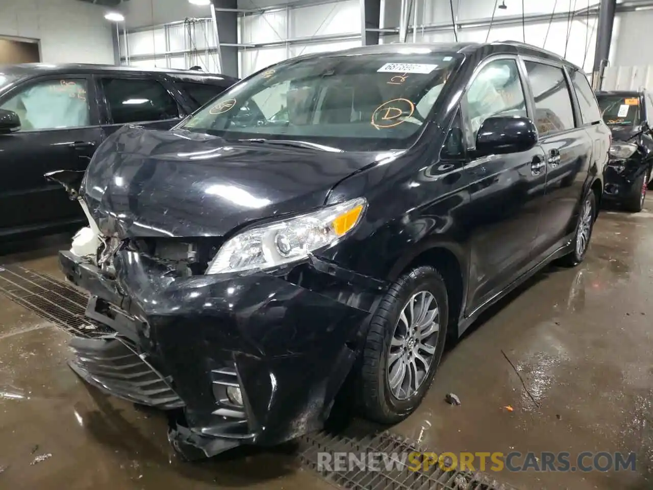 2 Photograph of a damaged car 5TDYZ3DC1KS979476 TOYOTA SIENNA 2019