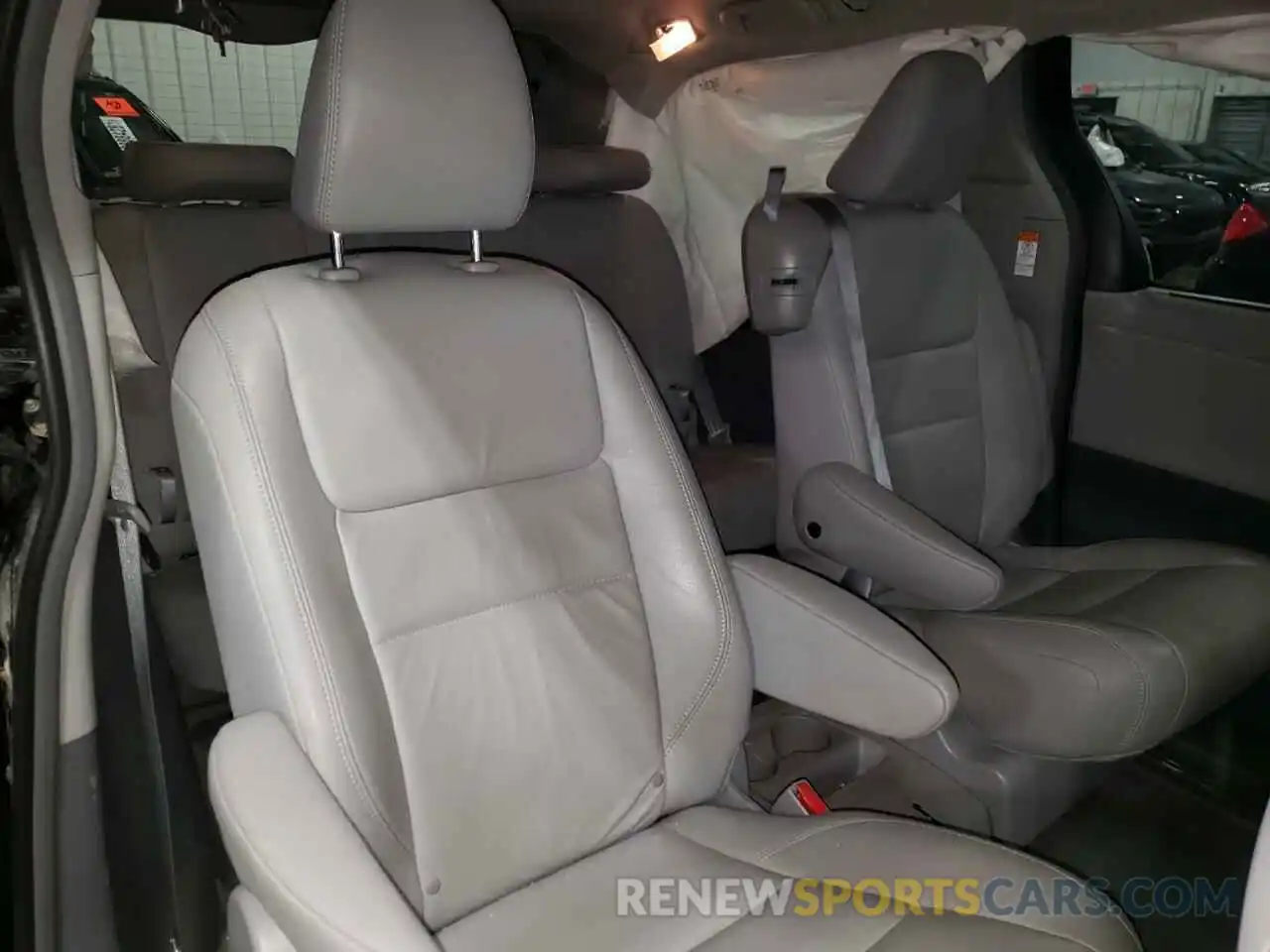 6 Photograph of a damaged car 5TDYZ3DC1KS979476 TOYOTA SIENNA 2019