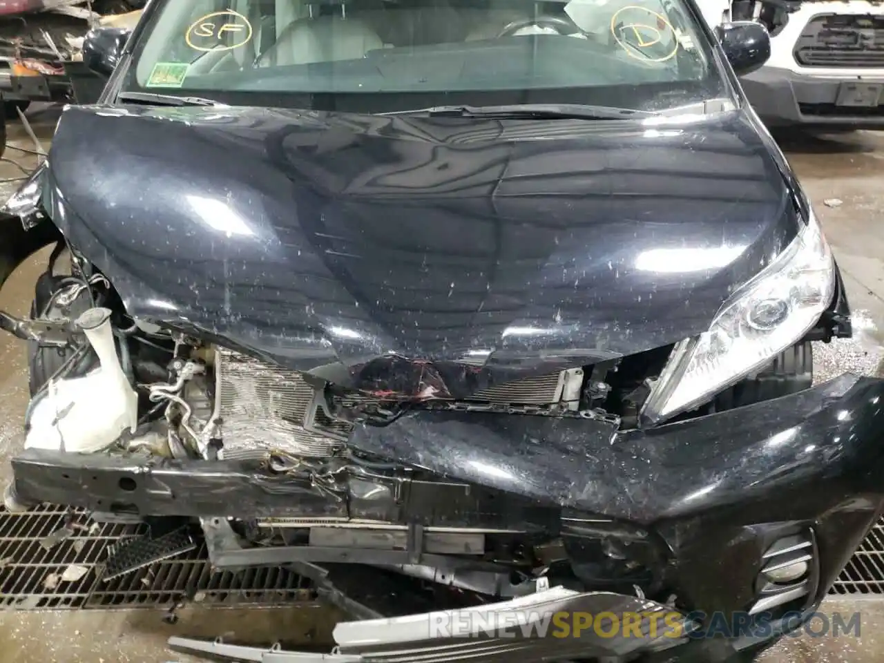 9 Photograph of a damaged car 5TDYZ3DC1KS979476 TOYOTA SIENNA 2019