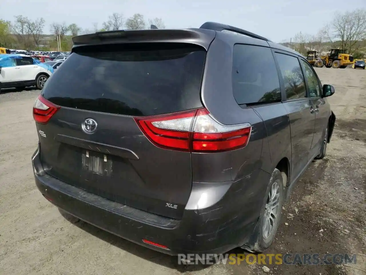 4 Photograph of a damaged car 5TDYZ3DC1KS980692 TOYOTA SIENNA 2019