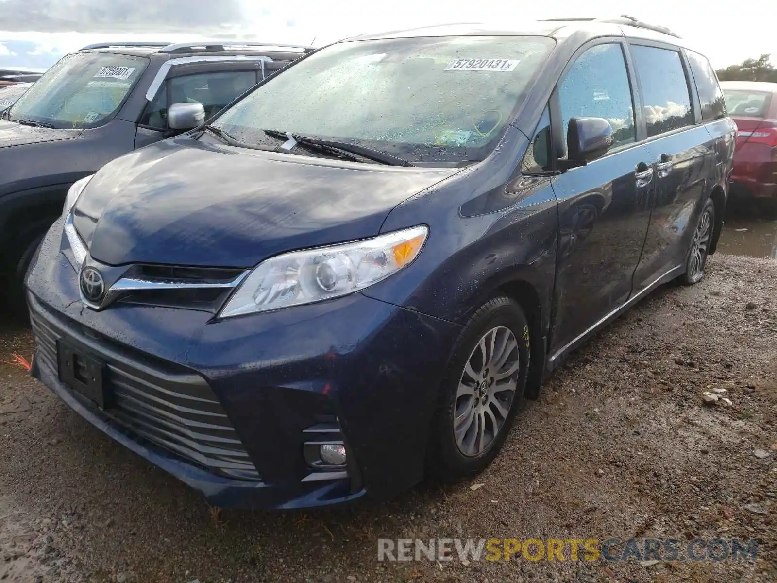 2 Photograph of a damaged car 5TDYZ3DC1KS981258 TOYOTA SIENNA 2019