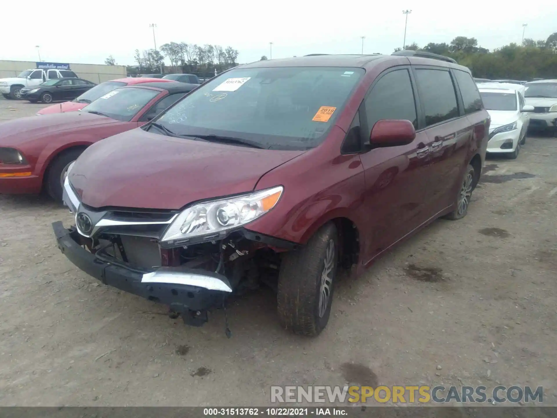 2 Photograph of a damaged car 5TDYZ3DC1KS982698 TOYOTA SIENNA 2019