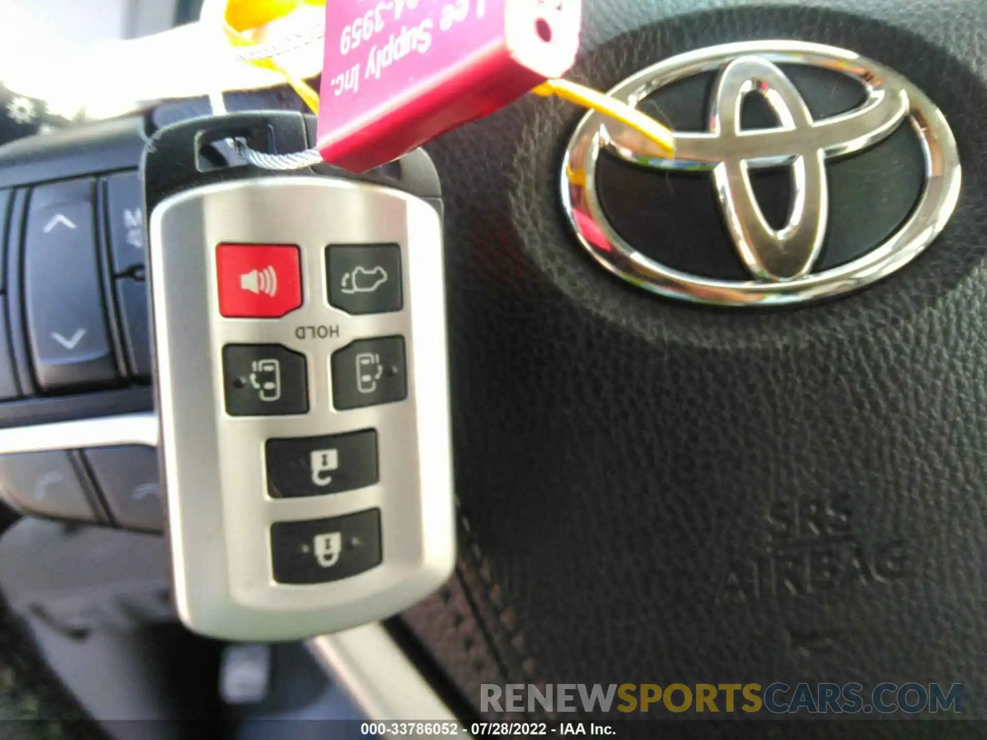 11 Photograph of a damaged car 5TDYZ3DC1KS983169 TOYOTA SIENNA 2019