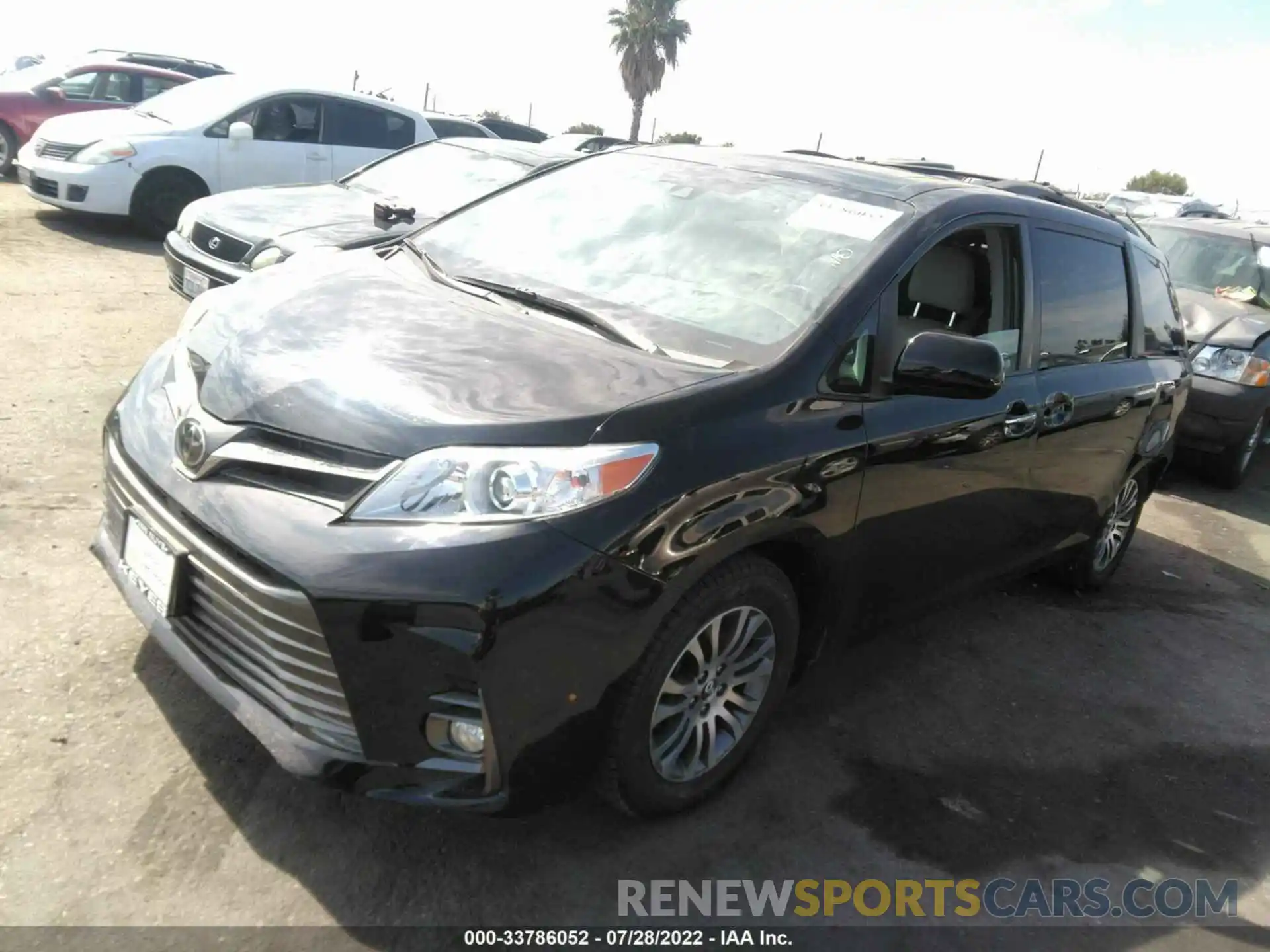 2 Photograph of a damaged car 5TDYZ3DC1KS983169 TOYOTA SIENNA 2019