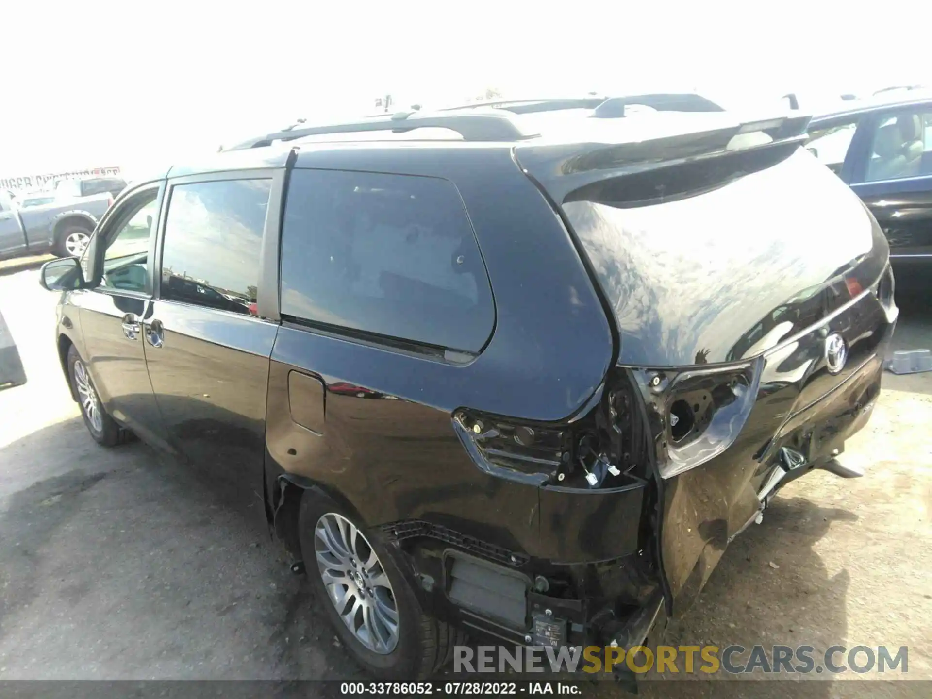 3 Photograph of a damaged car 5TDYZ3DC1KS983169 TOYOTA SIENNA 2019