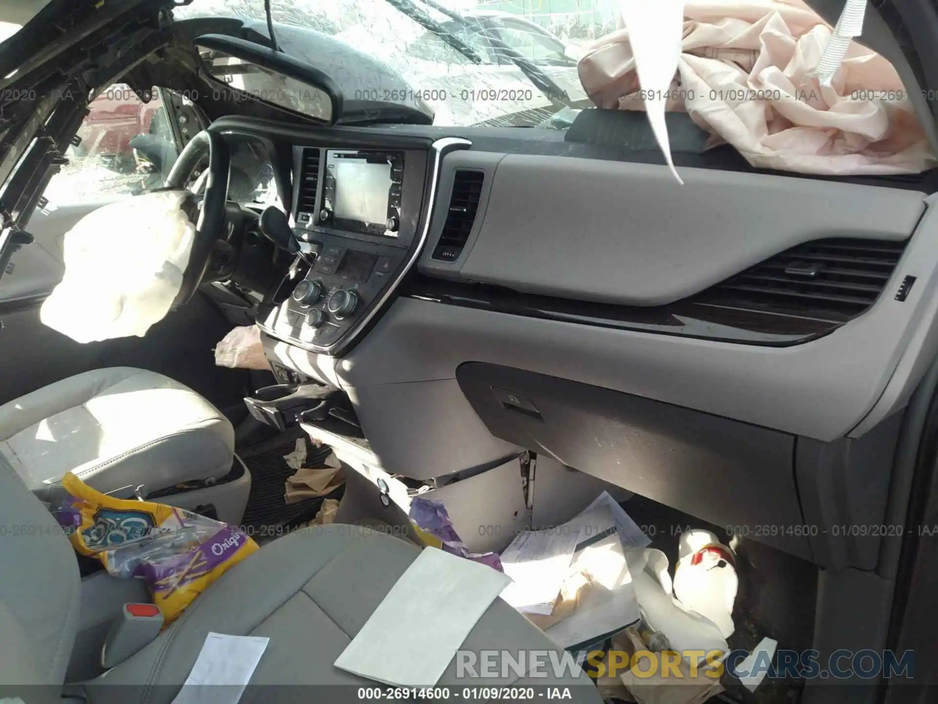 5 Photograph of a damaged car 5TDYZ3DC1KS983706 TOYOTA SIENNA 2019