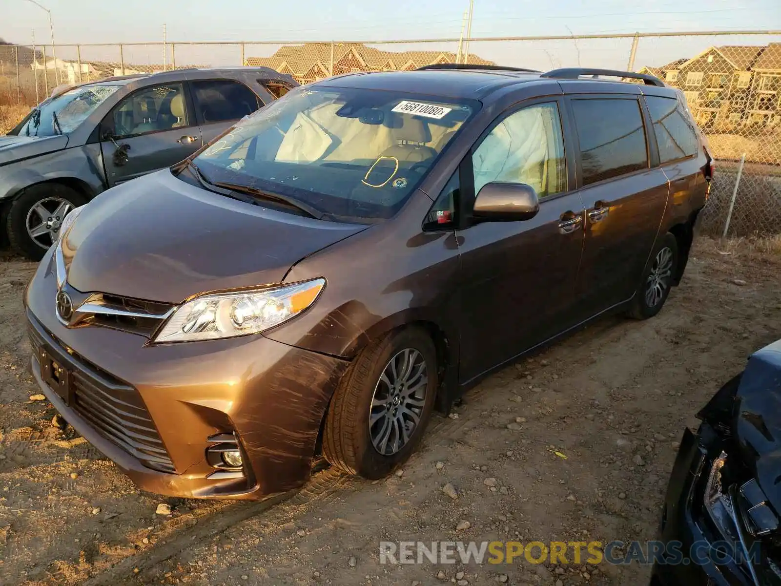 2 Photograph of a damaged car 5TDYZ3DC1KS985309 TOYOTA SIENNA 2019