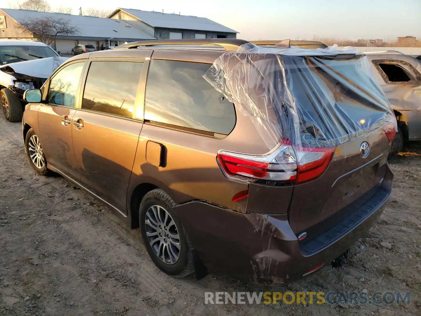 3 Photograph of a damaged car 5TDYZ3DC1KS985309 TOYOTA SIENNA 2019