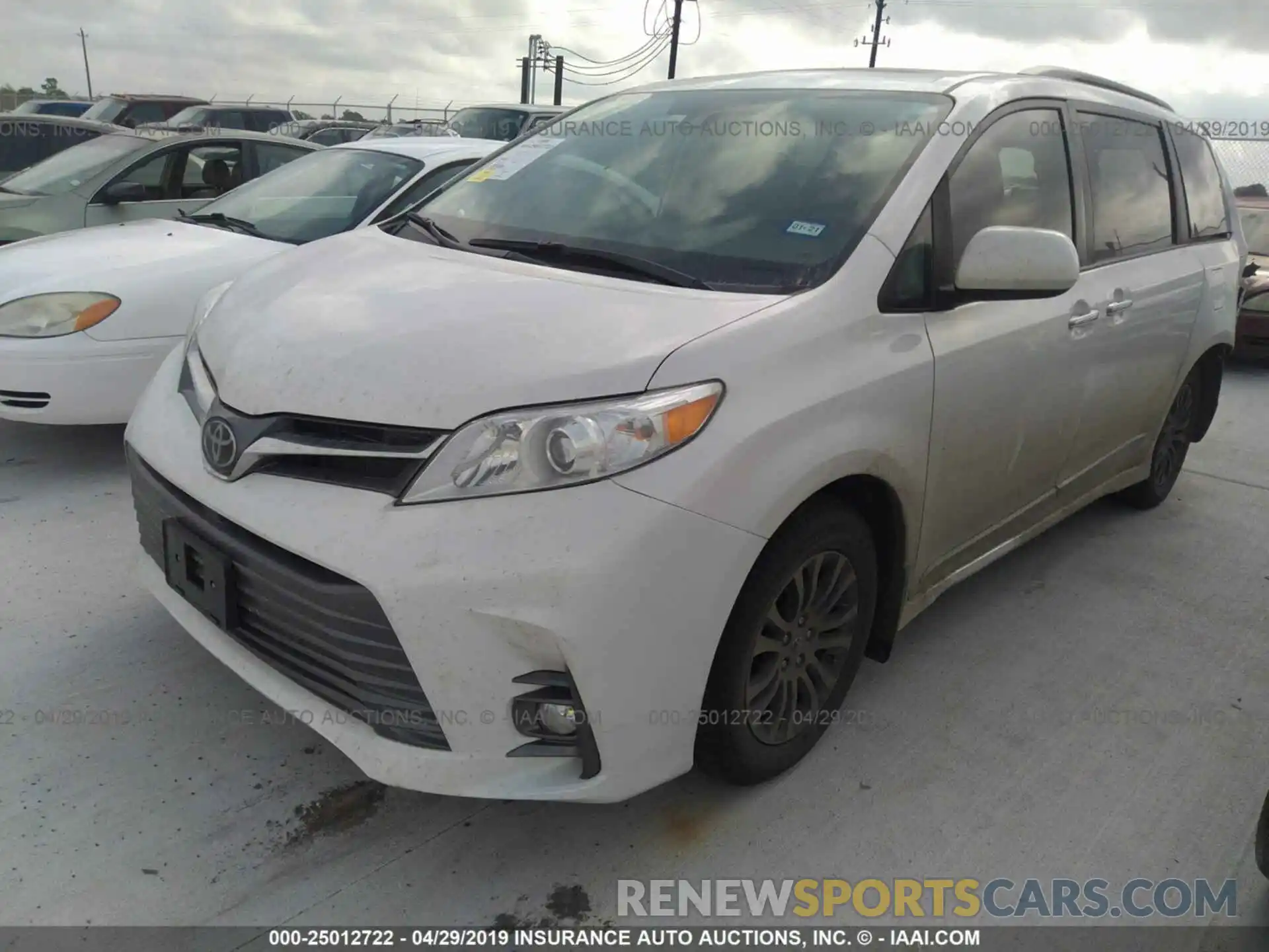 2 Photograph of a damaged car 5TDYZ3DC1KS986668 TOYOTA SIENNA 2019