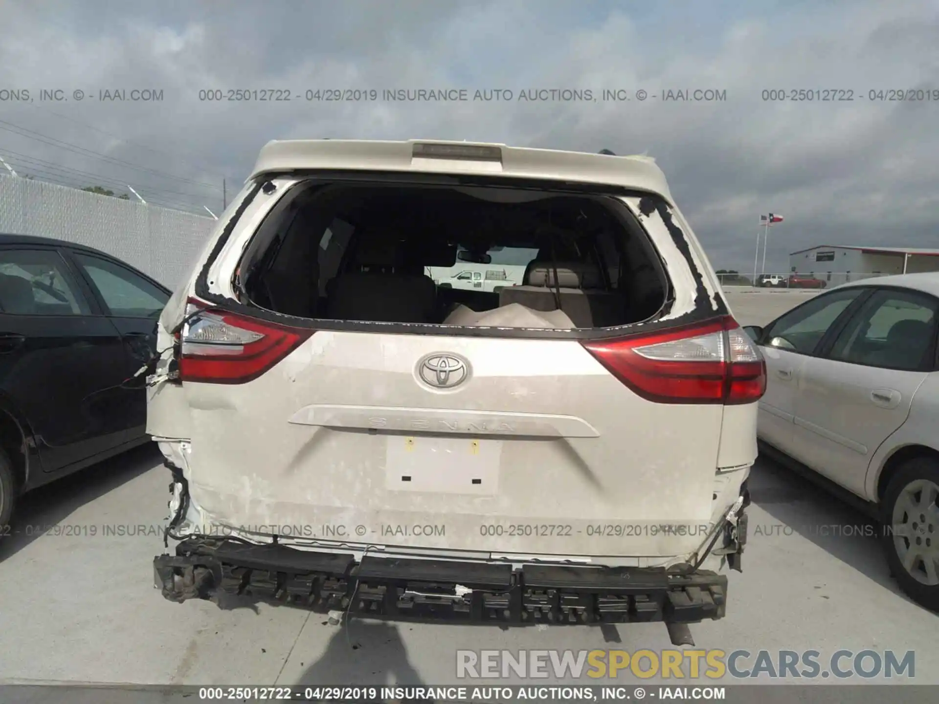 6 Photograph of a damaged car 5TDYZ3DC1KS986668 TOYOTA SIENNA 2019