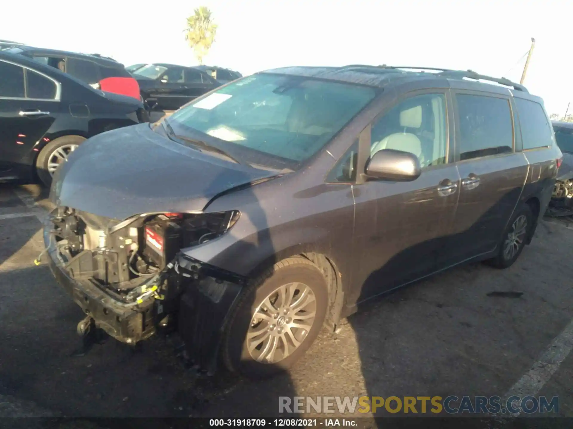 2 Photograph of a damaged car 5TDYZ3DC1KS988971 TOYOTA SIENNA 2019