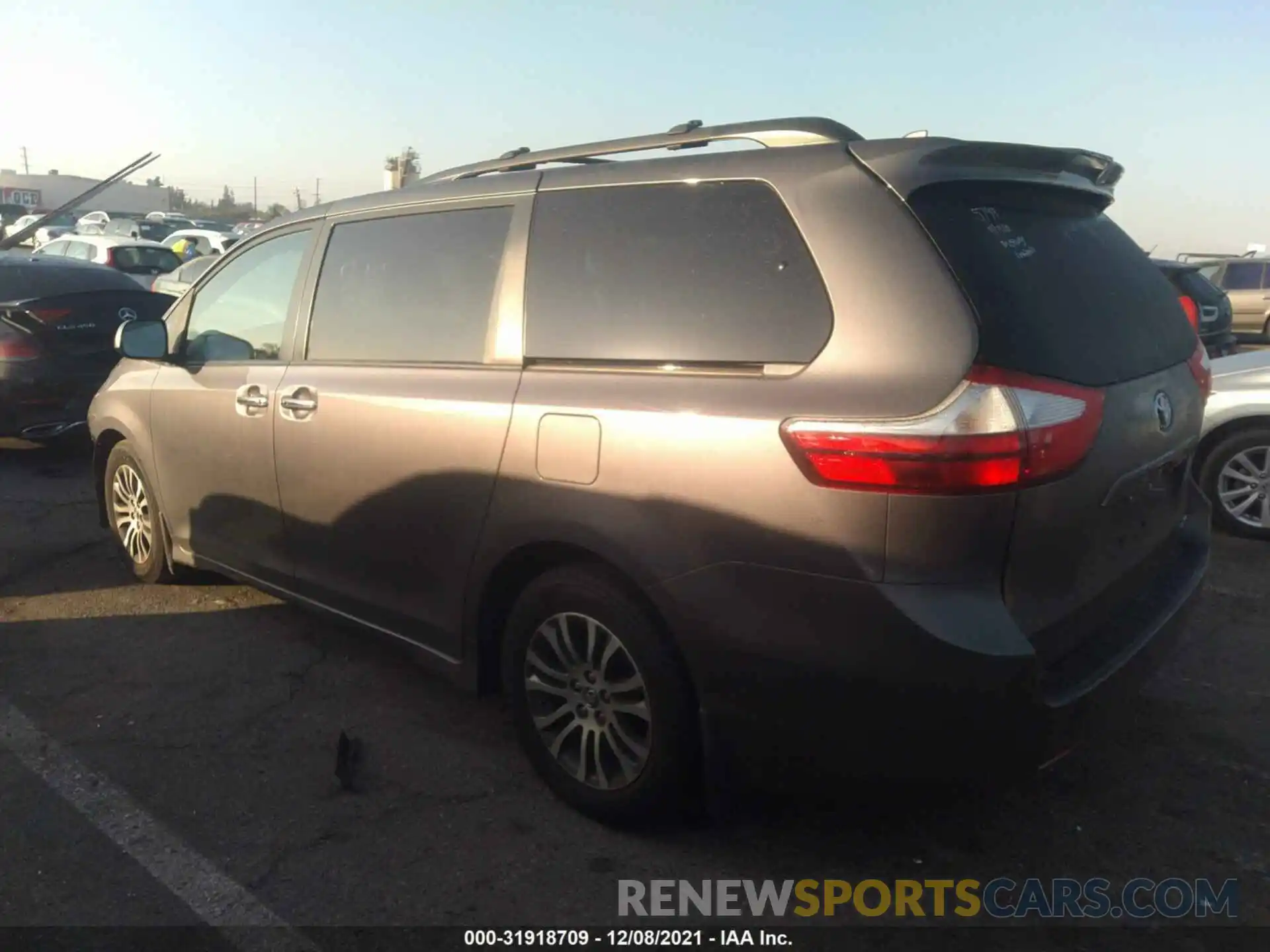 3 Photograph of a damaged car 5TDYZ3DC1KS988971 TOYOTA SIENNA 2019