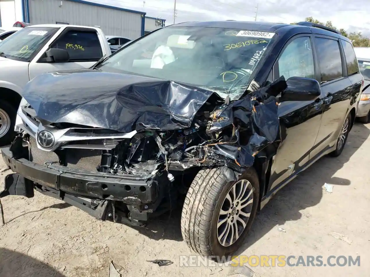 2 Photograph of a damaged car 5TDYZ3DC1KS994382 TOYOTA SIENNA 2019