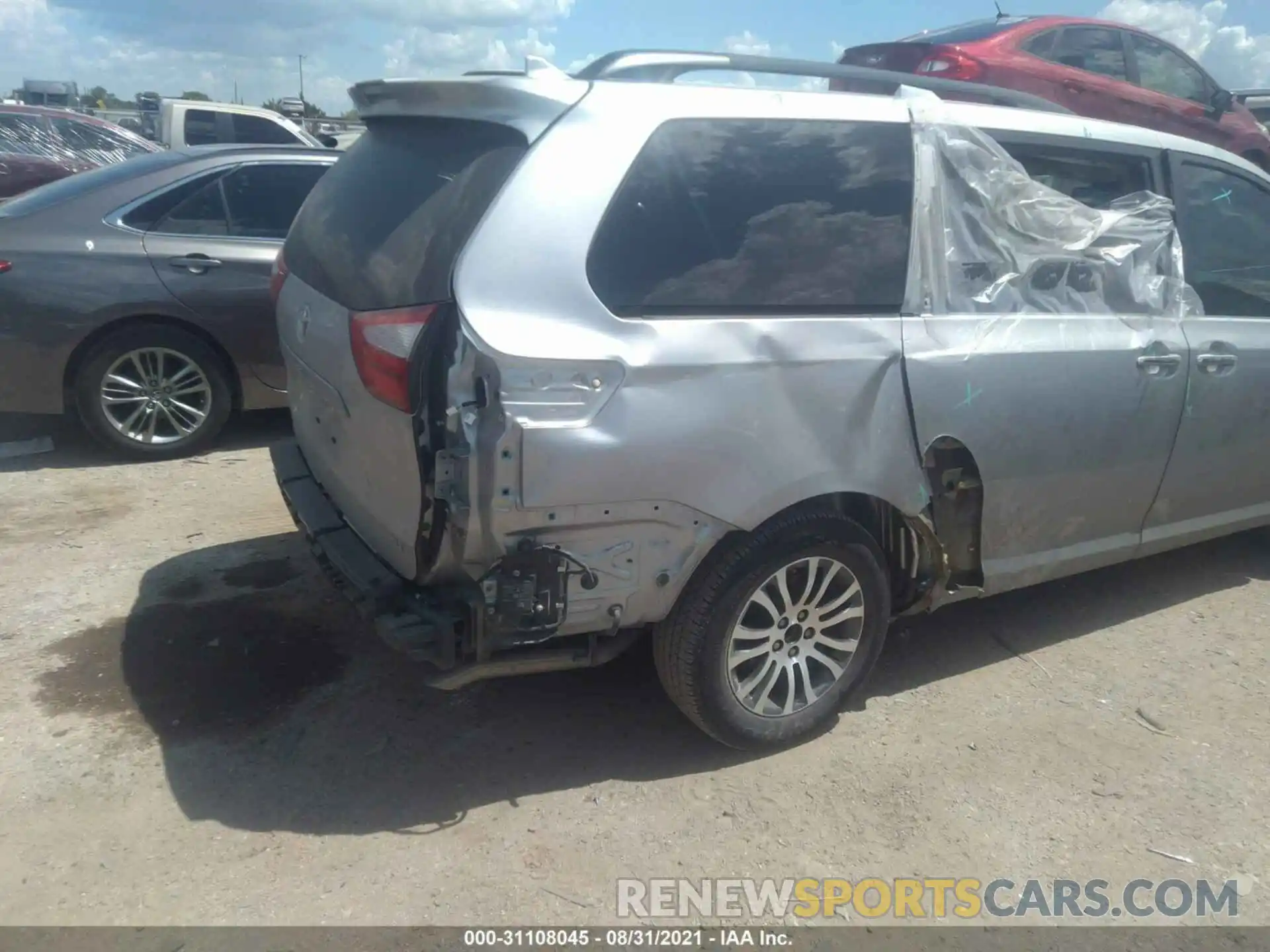 6 Photograph of a damaged car 5TDYZ3DC1KS994818 TOYOTA SIENNA 2019