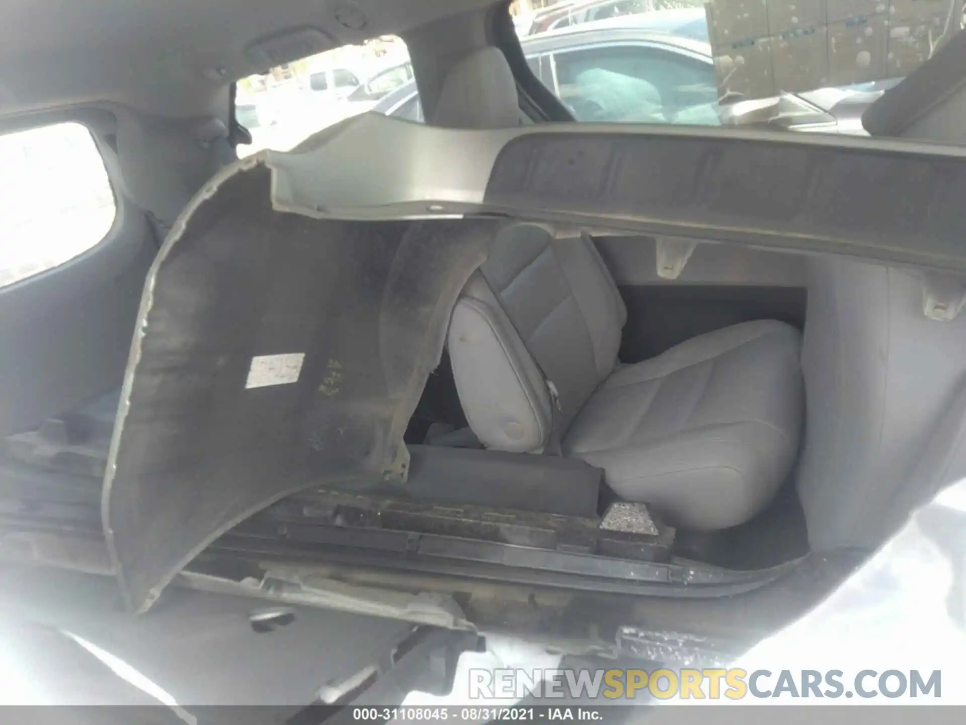 8 Photograph of a damaged car 5TDYZ3DC1KS994818 TOYOTA SIENNA 2019