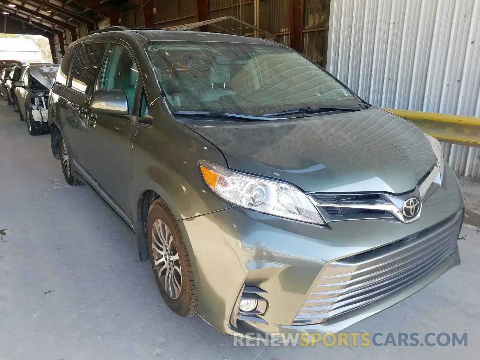 1 Photograph of a damaged car 5TDYZ3DC1KS998030 TOYOTA SIENNA 2019