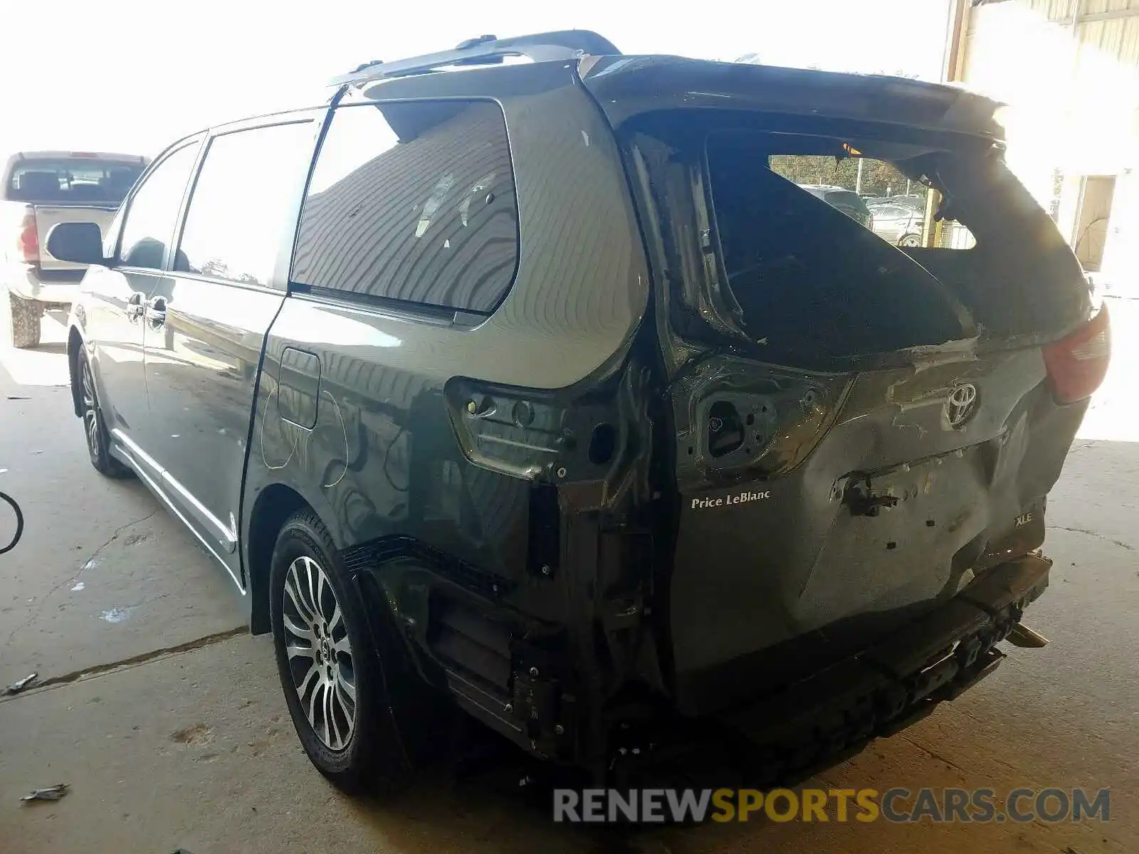 3 Photograph of a damaged car 5TDYZ3DC1KS998030 TOYOTA SIENNA 2019