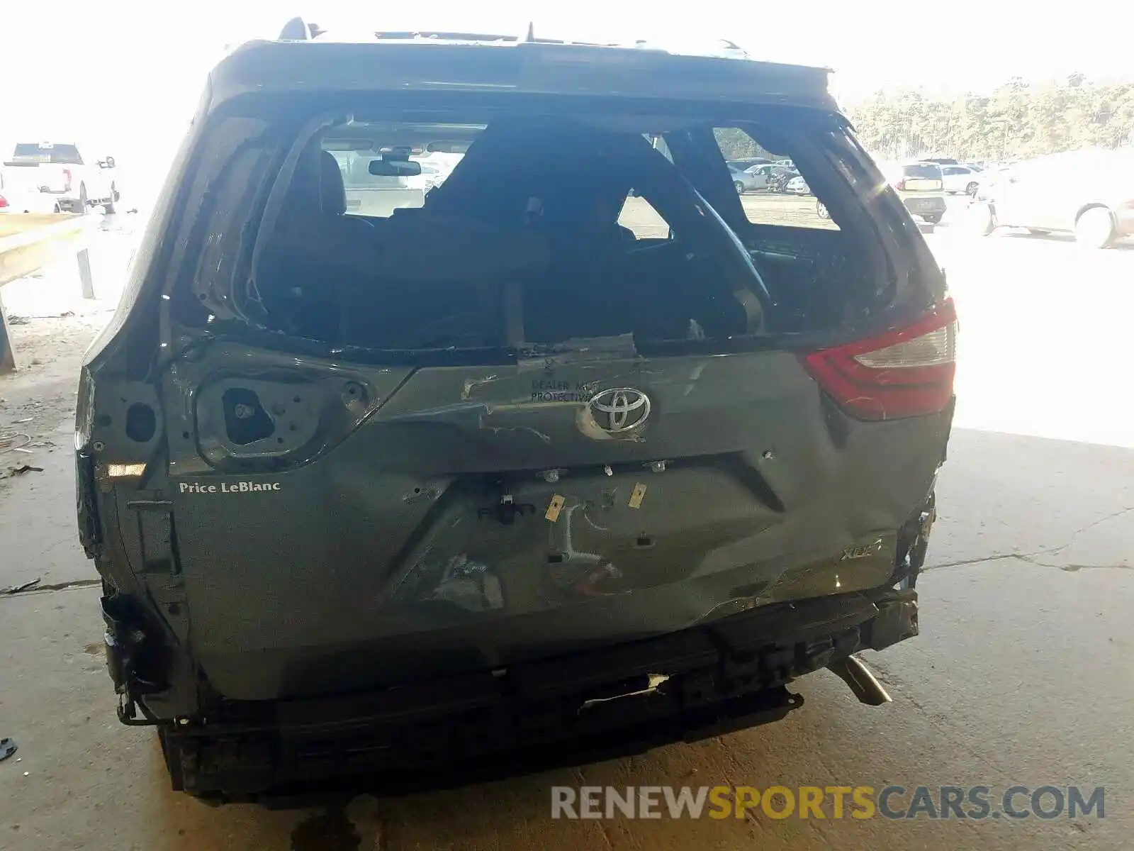 9 Photograph of a damaged car 5TDYZ3DC1KS998030 TOYOTA SIENNA 2019