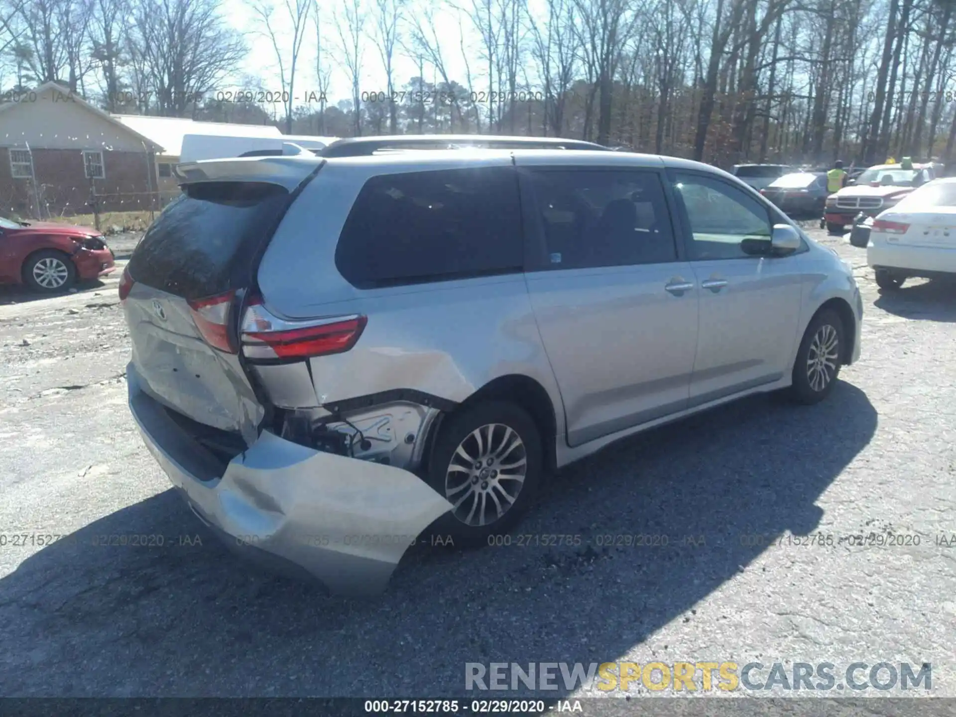 4 Photograph of a damaged car 5TDYZ3DC1KS998268 TOYOTA SIENNA 2019