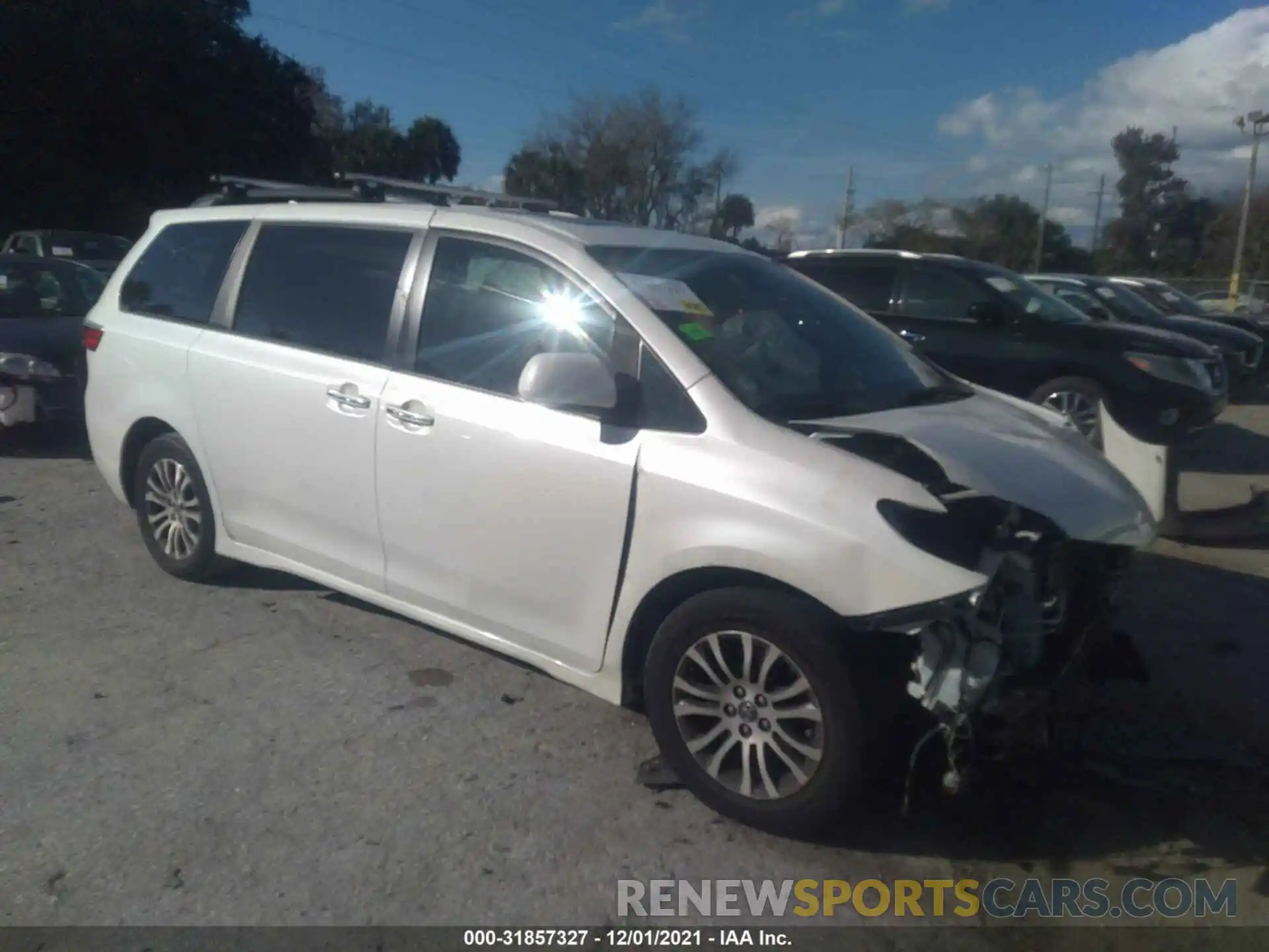 1 Photograph of a damaged car 5TDYZ3DC1KS998769 TOYOTA SIENNA 2019