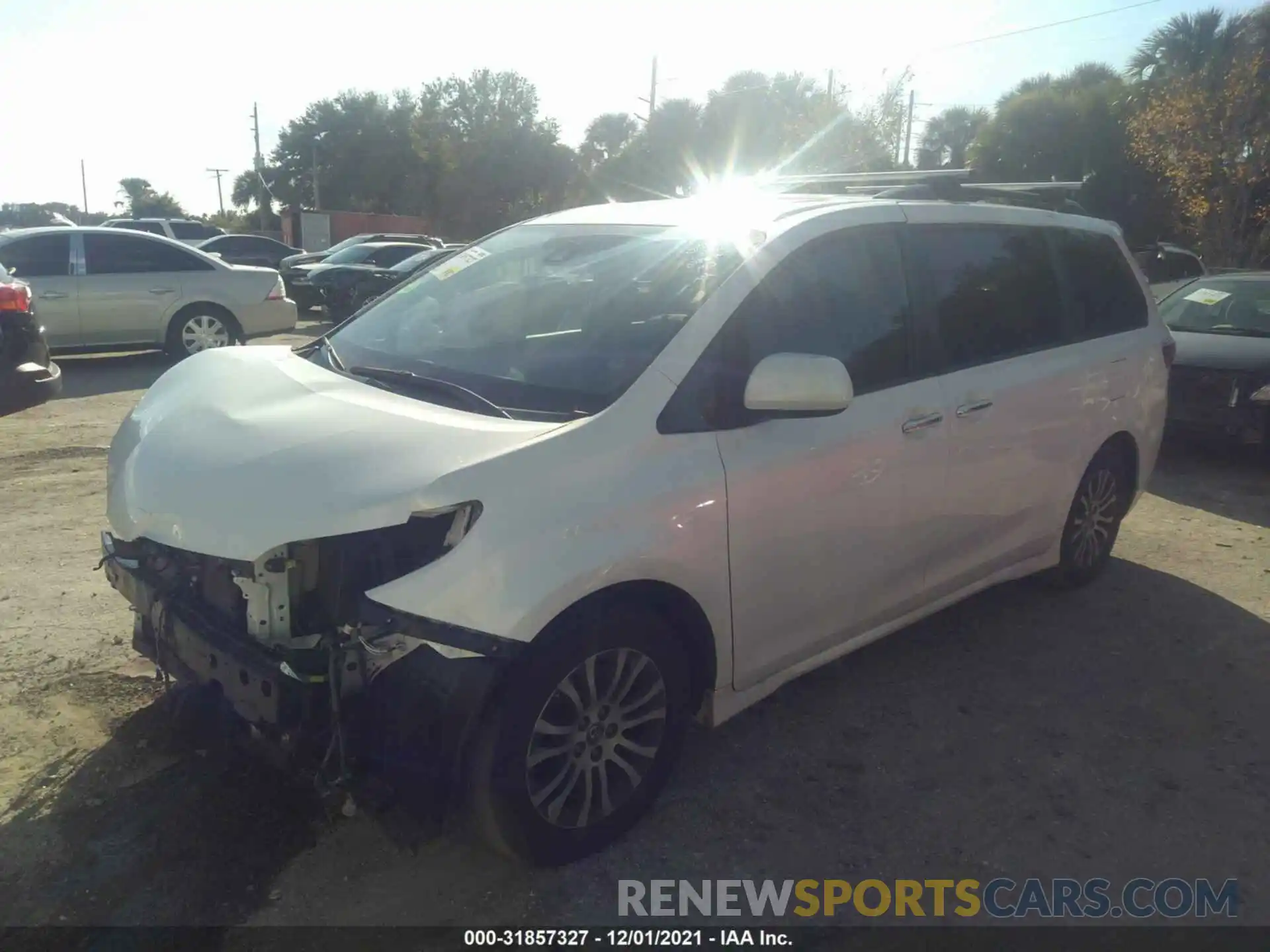 2 Photograph of a damaged car 5TDYZ3DC1KS998769 TOYOTA SIENNA 2019