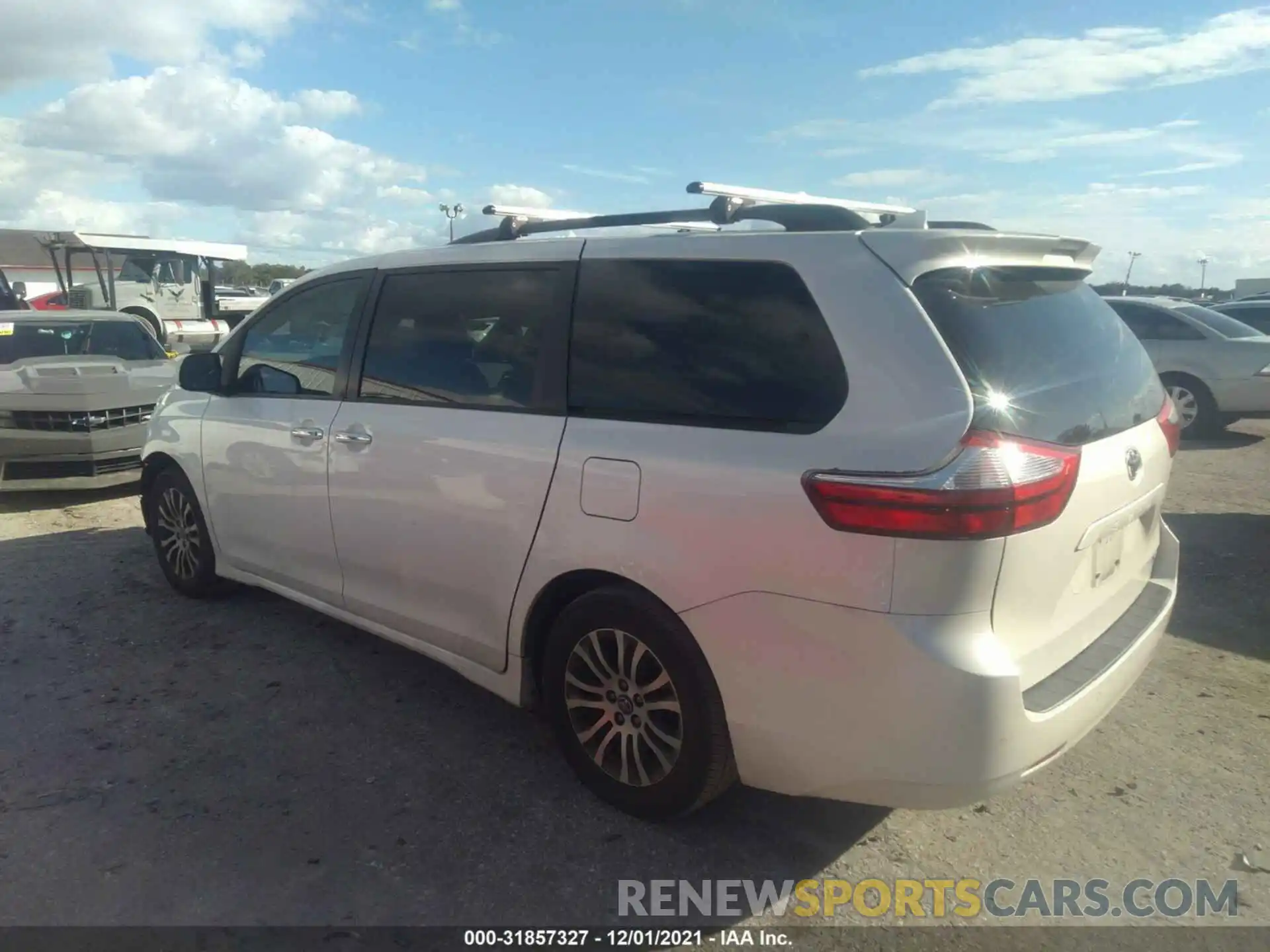 3 Photograph of a damaged car 5TDYZ3DC1KS998769 TOYOTA SIENNA 2019