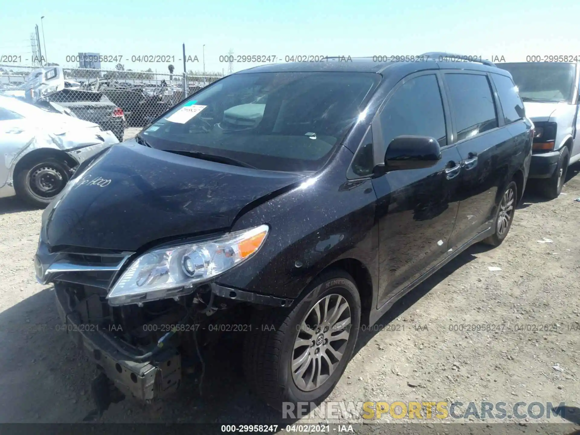 2 Фотография поврежденного автомобиля 5TDYZ3DC2KS002167 TOYOTA SIENNA 2019