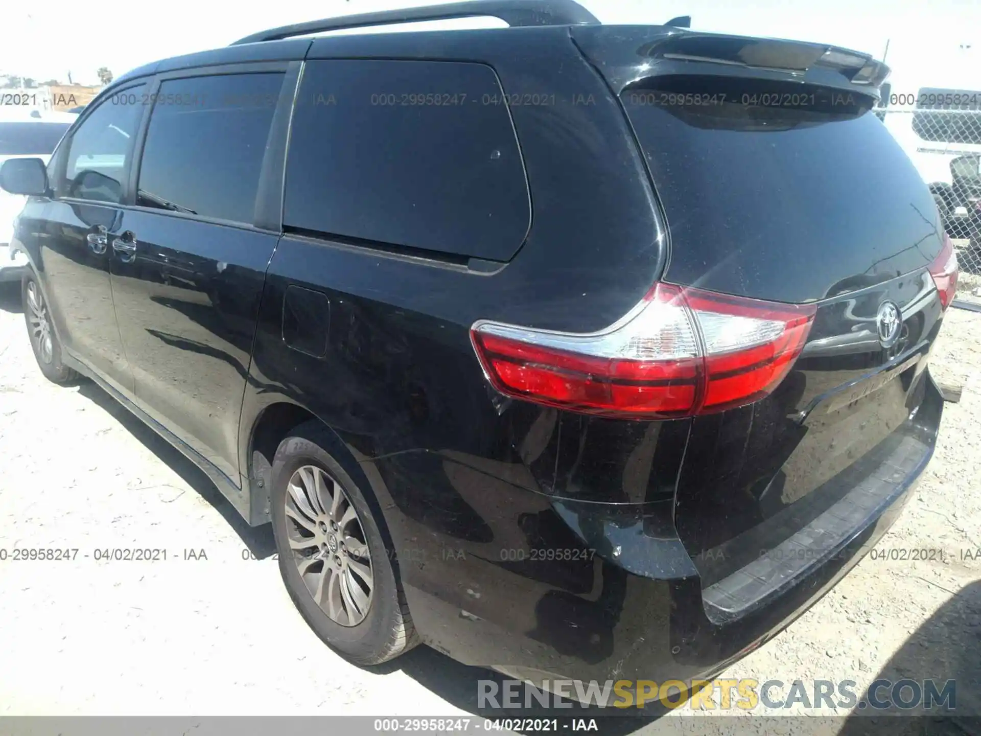 3 Фотография поврежденного автомобиля 5TDYZ3DC2KS002167 TOYOTA SIENNA 2019