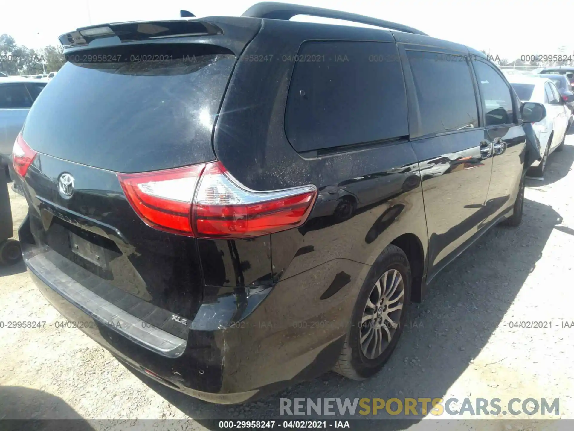 4 Фотография поврежденного автомобиля 5TDYZ3DC2KS002167 TOYOTA SIENNA 2019