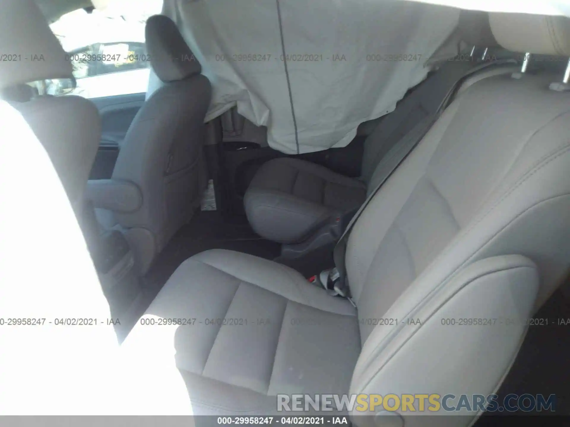 8 Photograph of a damaged car 5TDYZ3DC2KS002167 TOYOTA SIENNA 2019