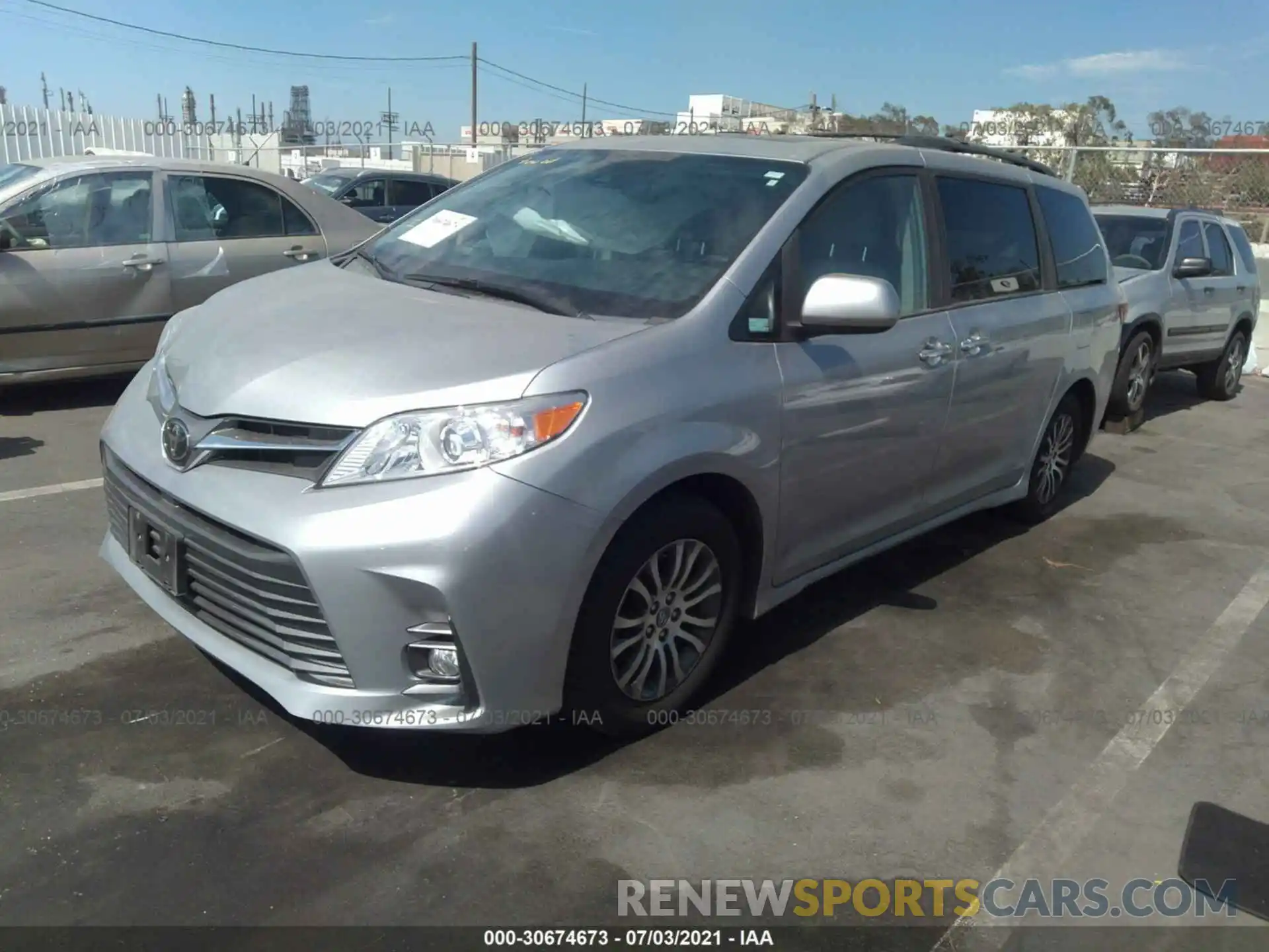 2 Photograph of a damaged car 5TDYZ3DC2KS003349 TOYOTA SIENNA 2019