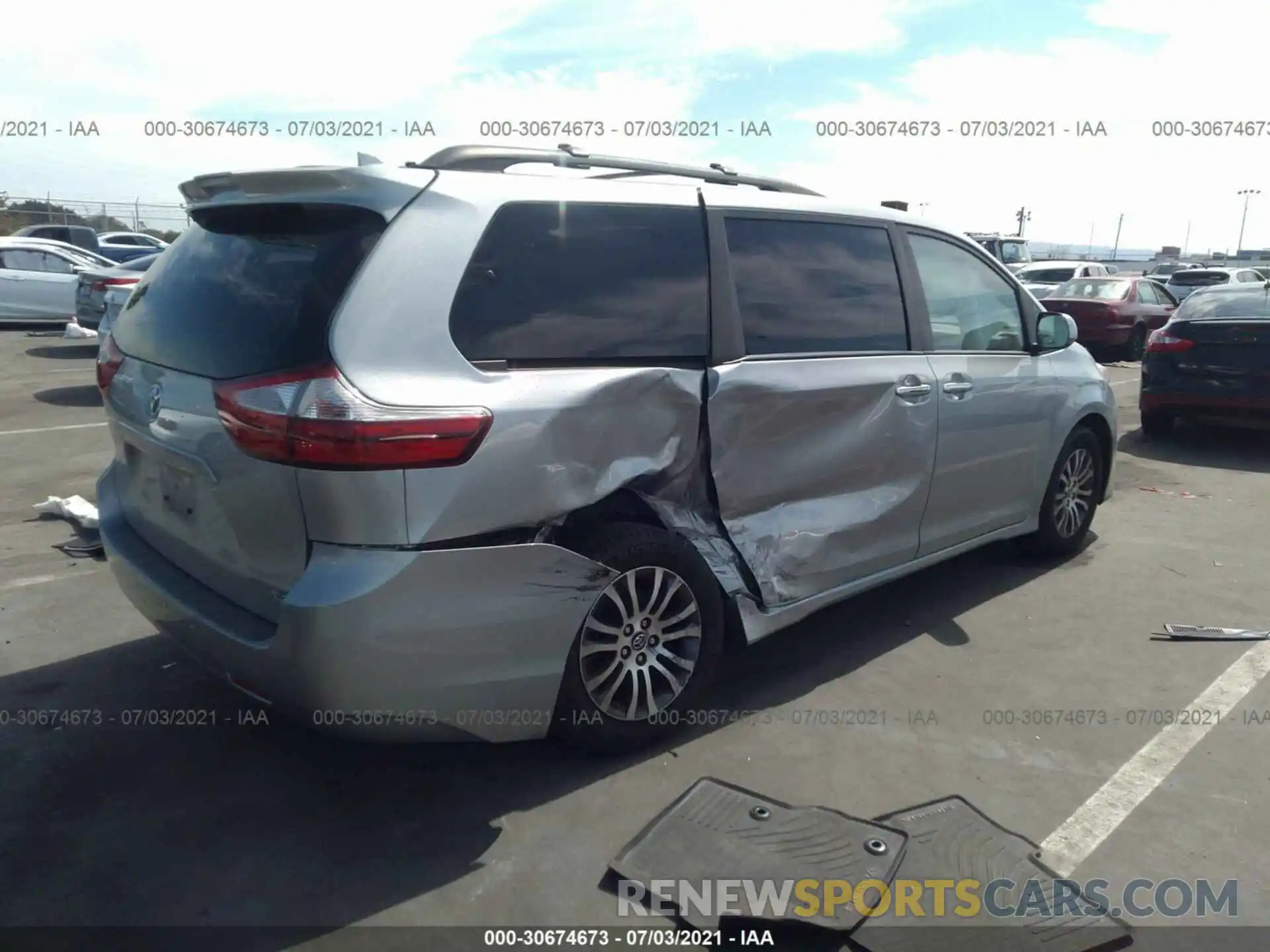 4 Photograph of a damaged car 5TDYZ3DC2KS003349 TOYOTA SIENNA 2019