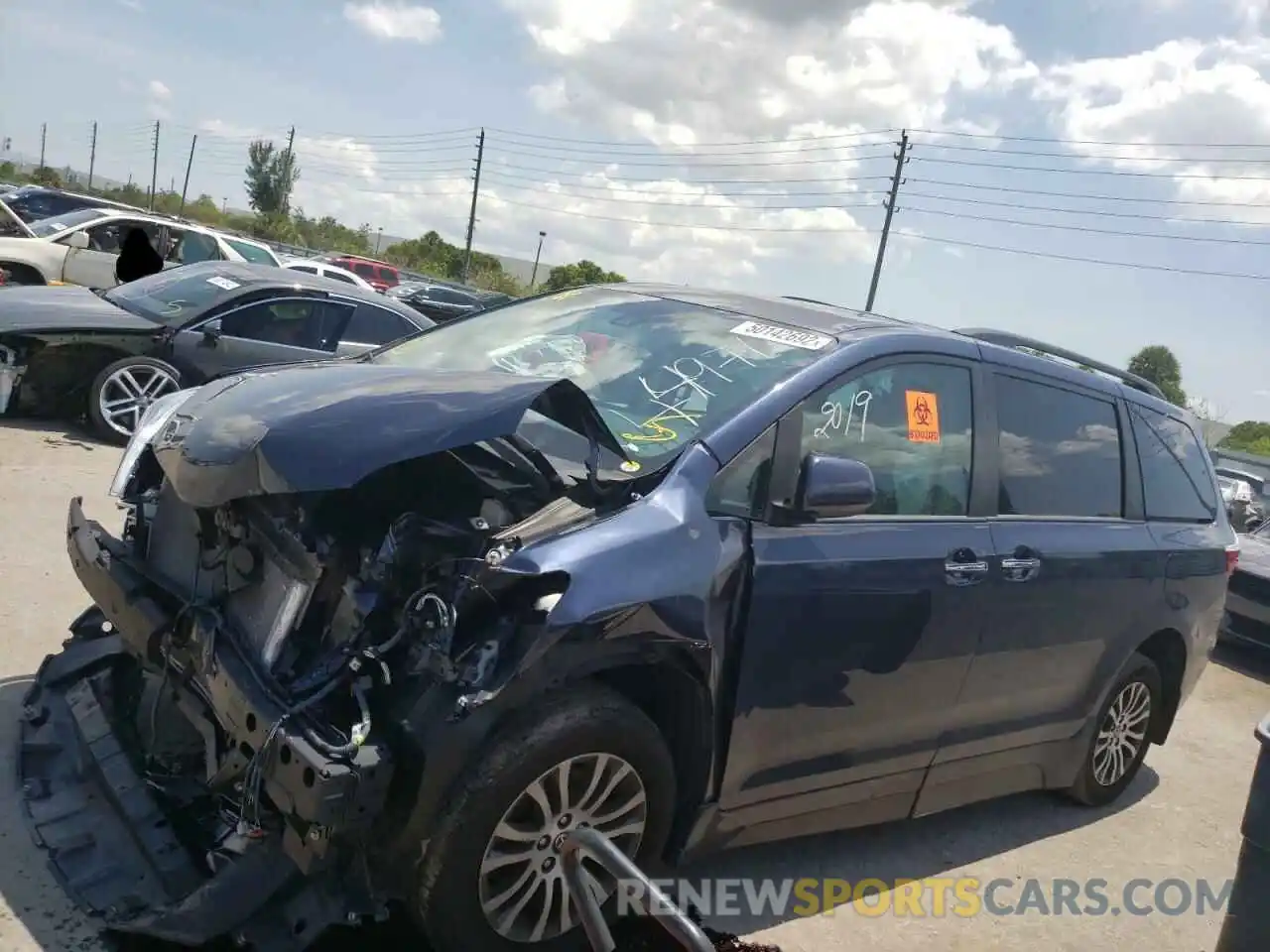 2 Photograph of a damaged car 5TDYZ3DC2KS004971 TOYOTA SIENNA 2019