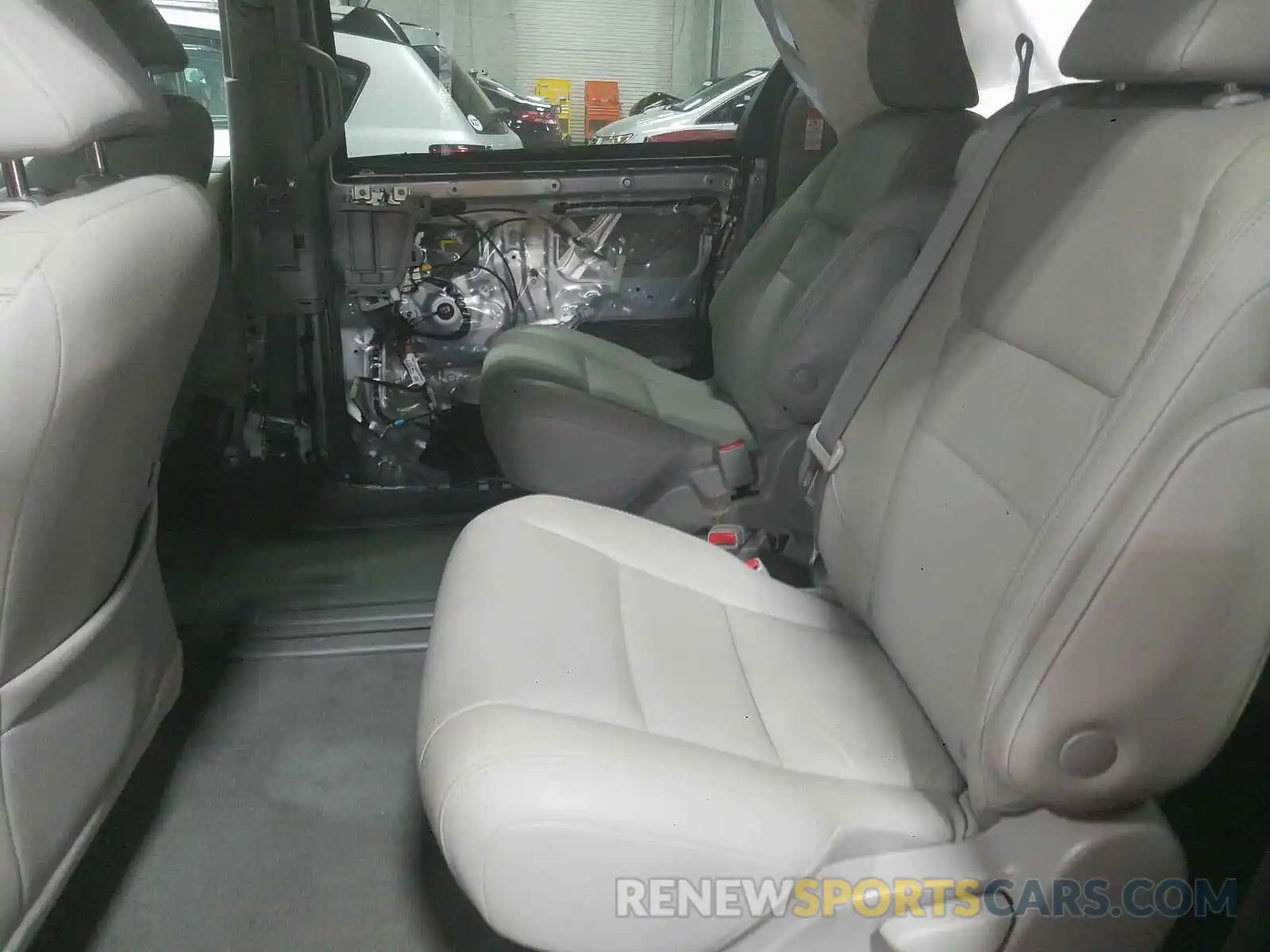 6 Photograph of a damaged car 5TDYZ3DC2KS005036 TOYOTA SIENNA 2019