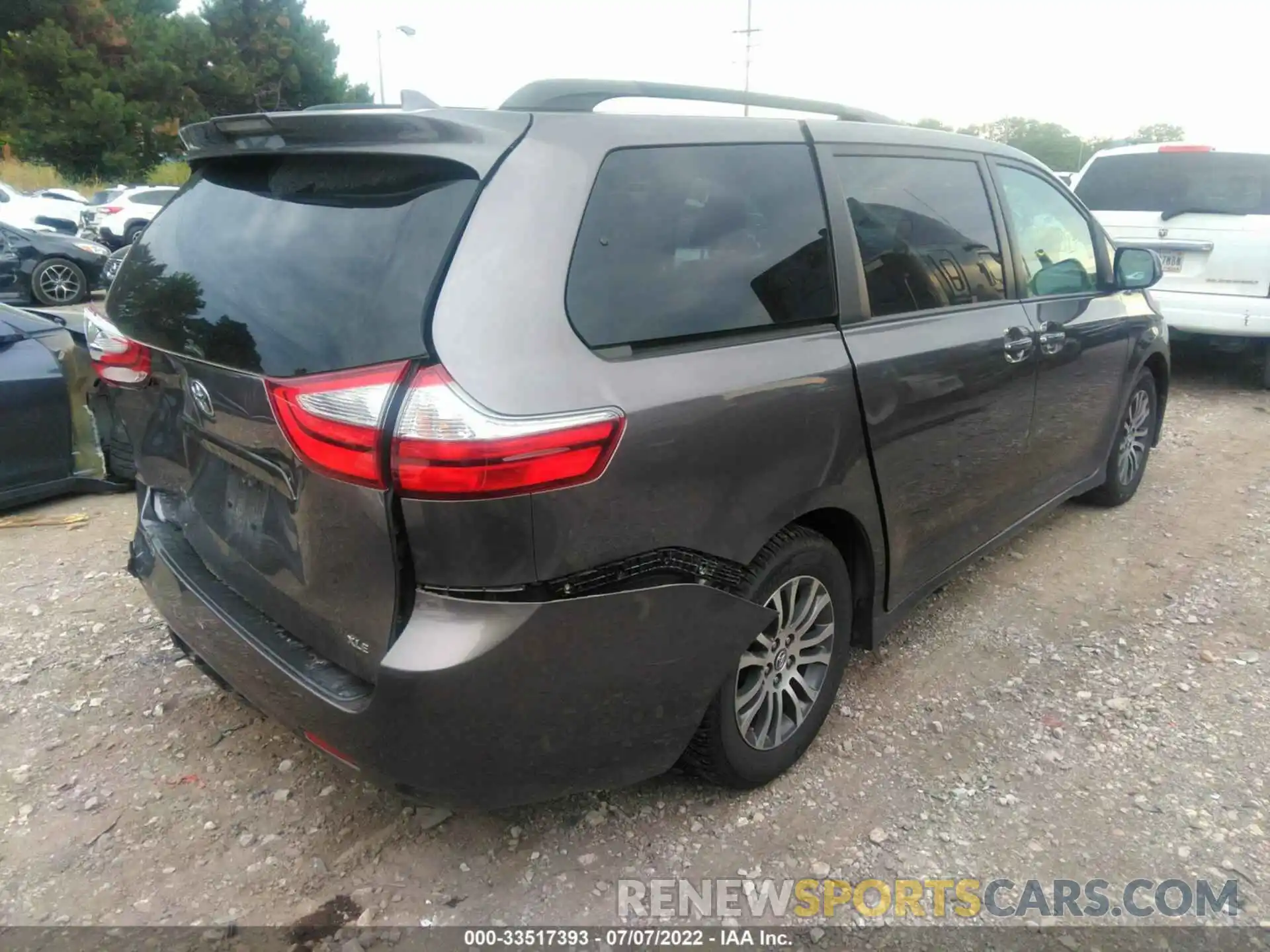 4 Photograph of a damaged car 5TDYZ3DC2KS008065 TOYOTA SIENNA 2019