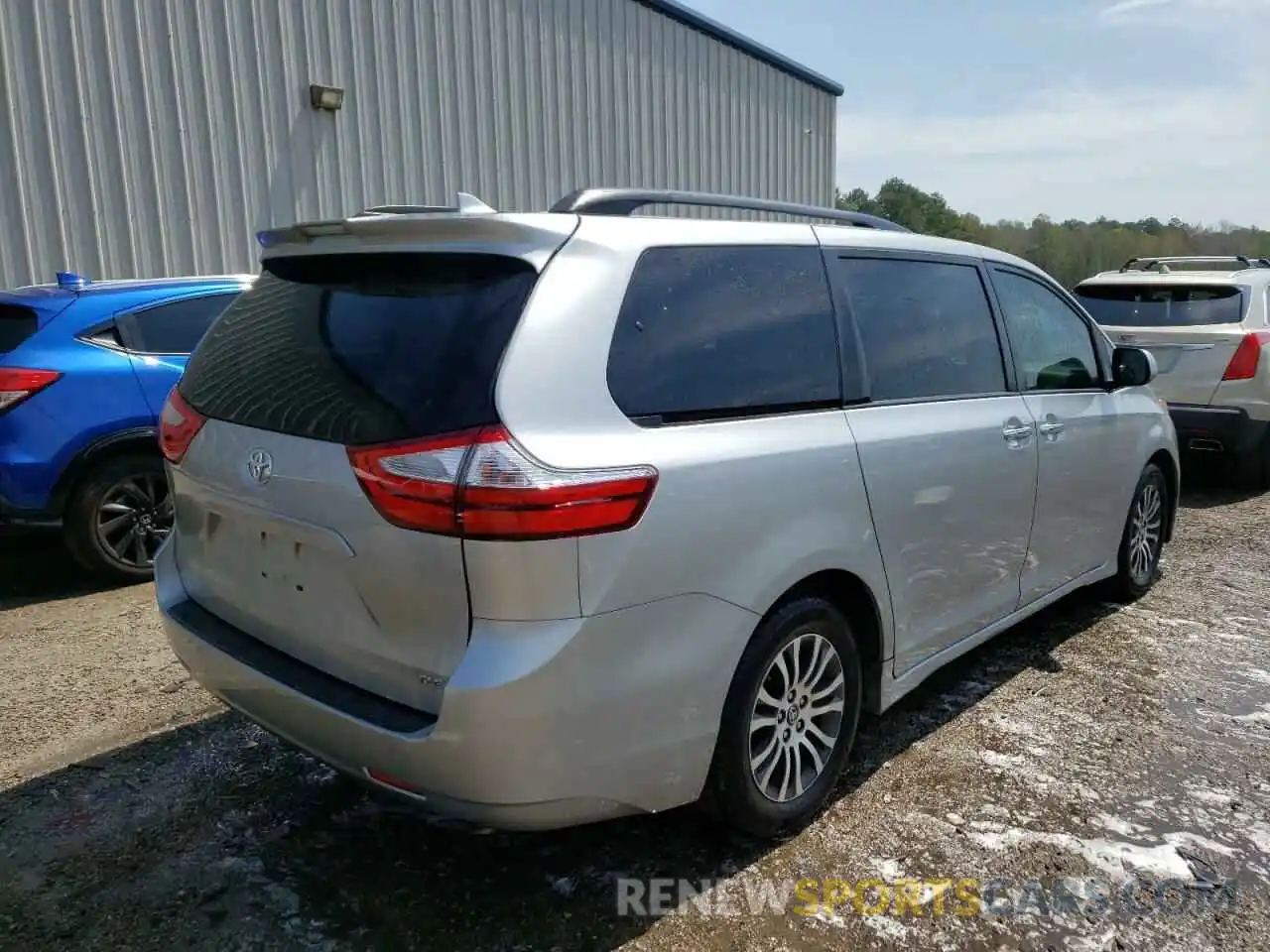 4 Photograph of a damaged car 5TDYZ3DC2KS011712 TOYOTA SIENNA 2019