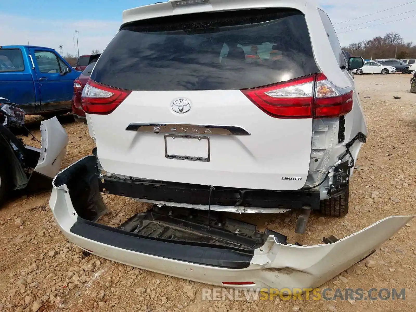 9 Photograph of a damaged car 5TDYZ3DC2KS016635 TOYOTA SIENNA 2019