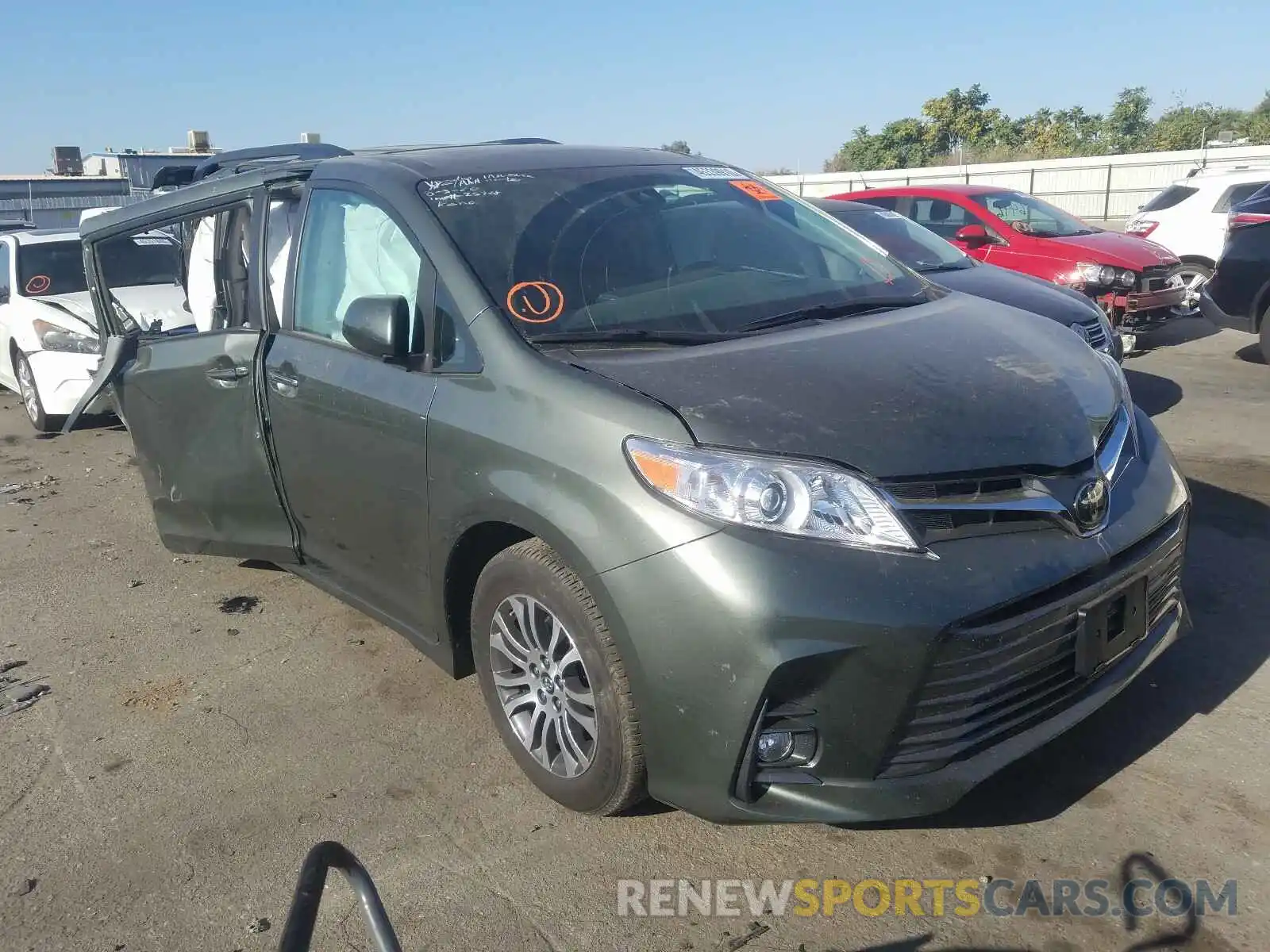 1 Фотография поврежденного автомобиля 5TDYZ3DC2KS020023 TOYOTA SIENNA 2019