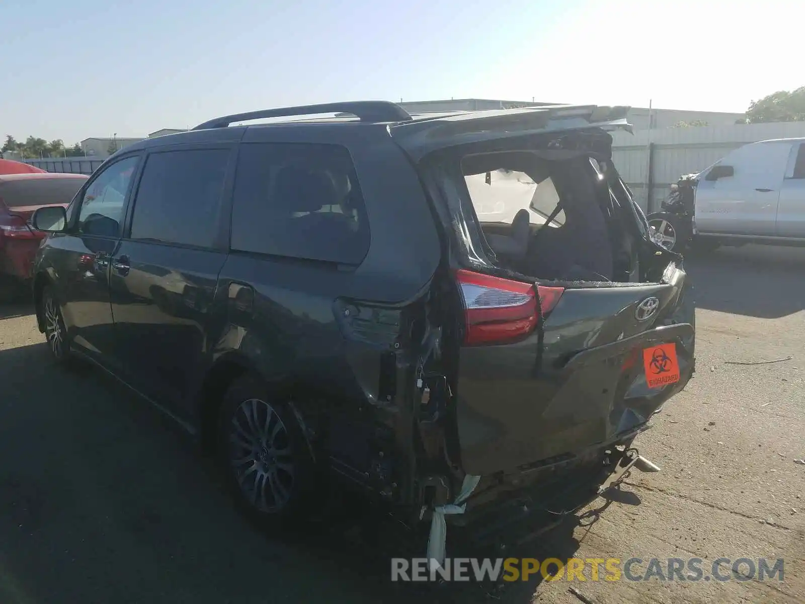 3 Photograph of a damaged car 5TDYZ3DC2KS020023 TOYOTA SIENNA 2019